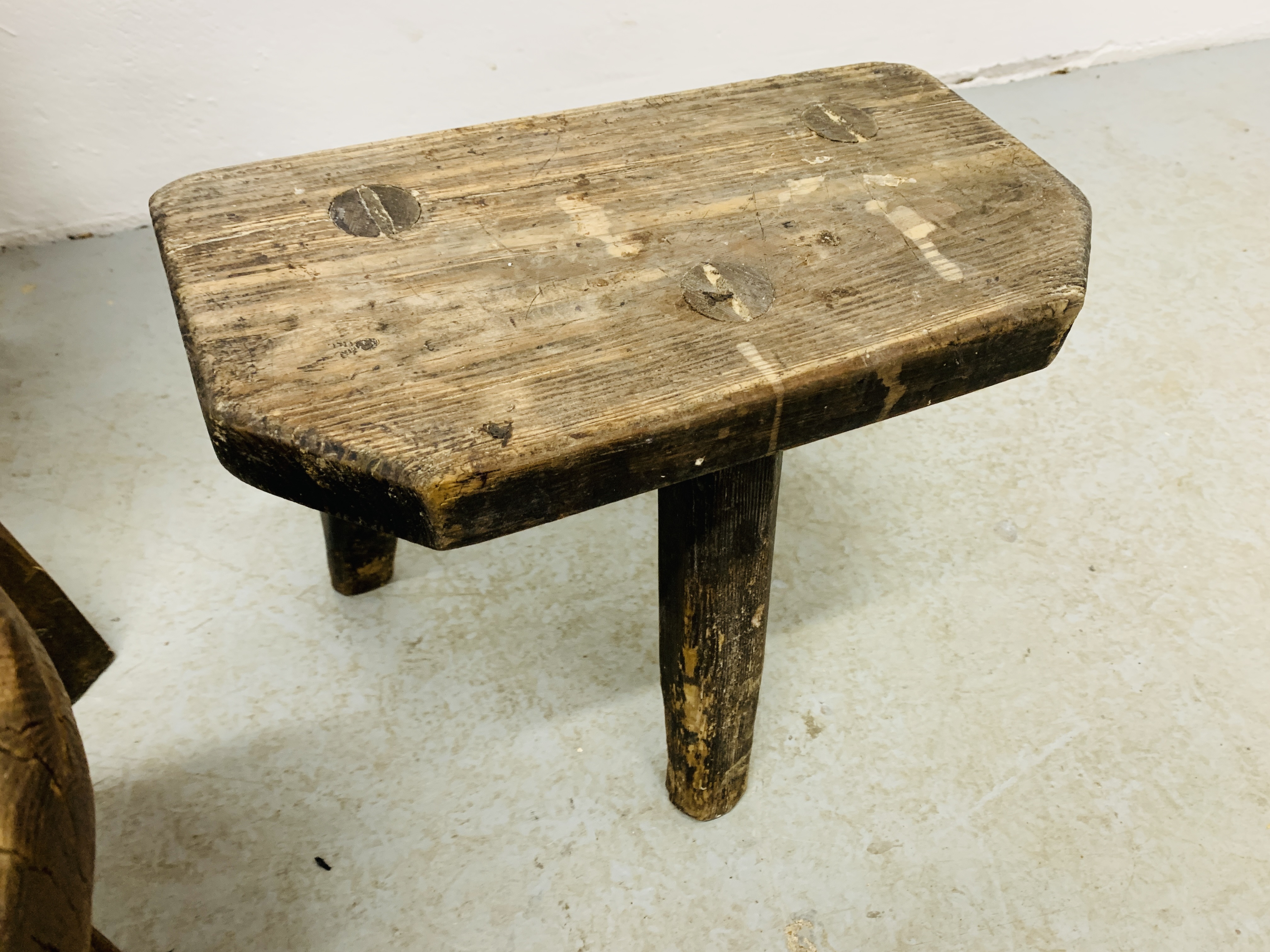 THREE VARIOUS CRAFTS STYLE STOOLS/OCCASIONAL TABLES - Image 7 of 9