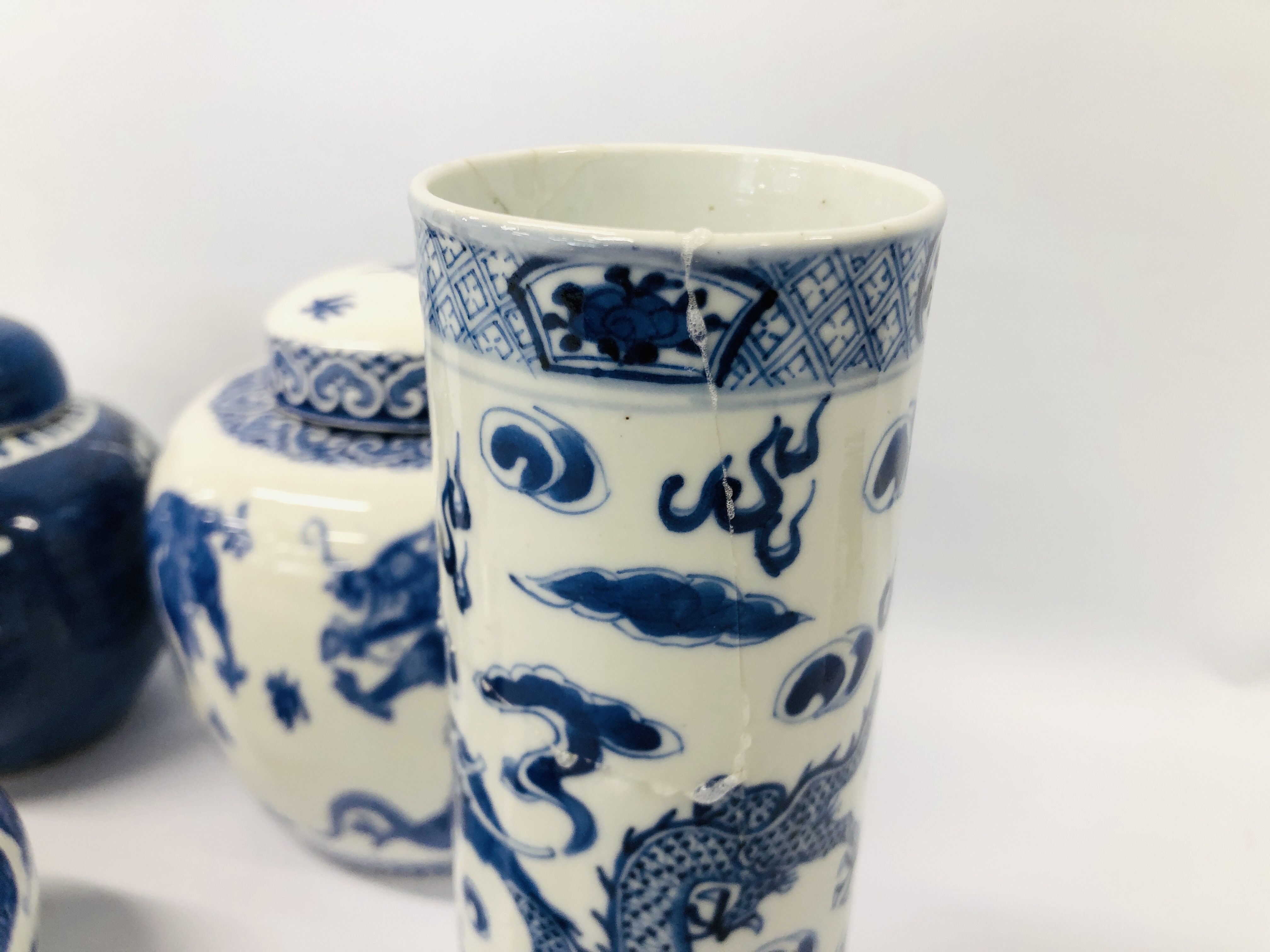 COLLECTION OF ORIENTAL BLUE & WHITE CHINA TO INCLUDE 3 GINGER JARS & COVERS, - Image 7 of 17