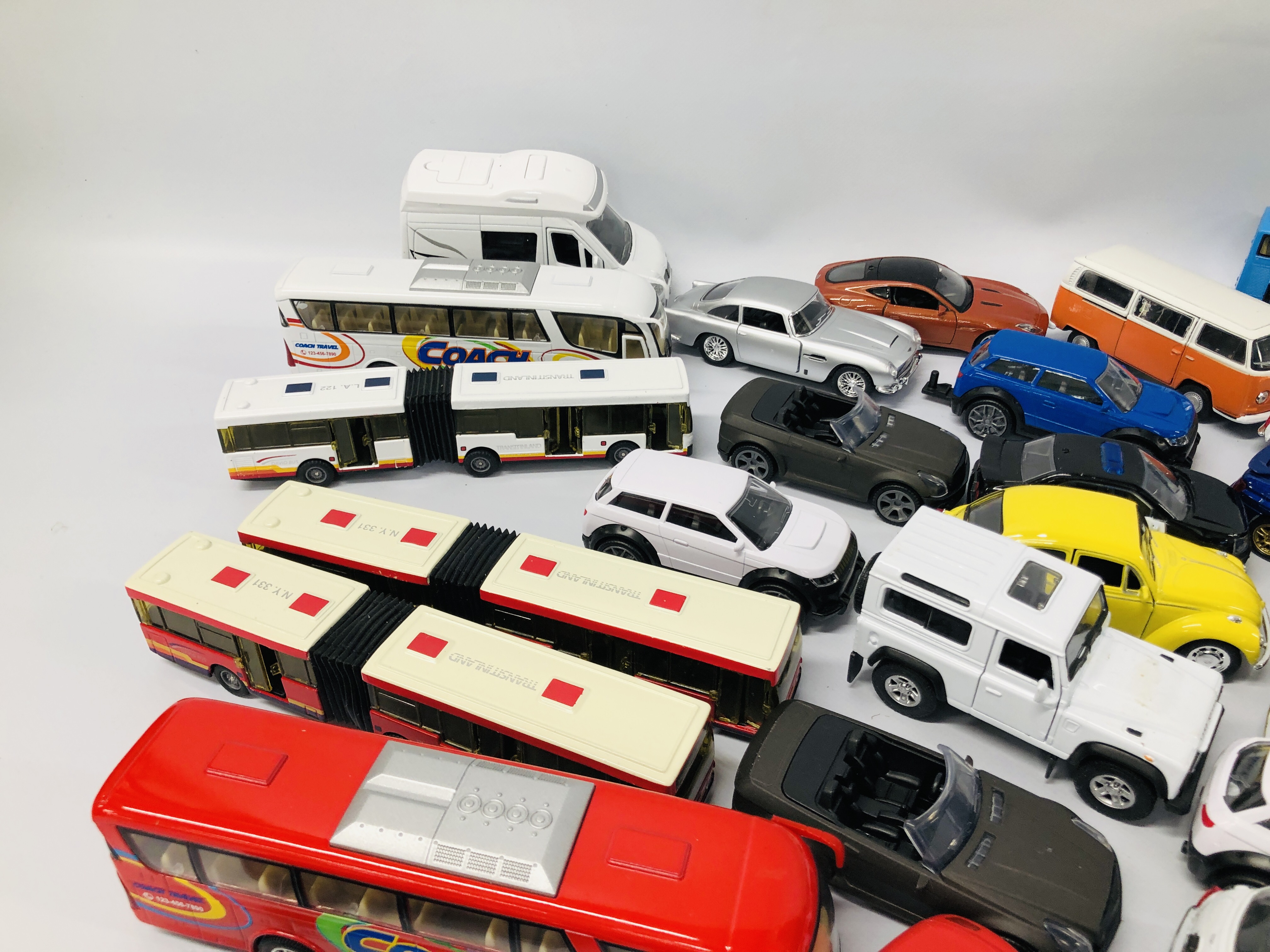 BOX OF ASSORTED MAINLY DIE-CAST MODEL VEHICLES TO INCLUDE BUSSES, "WELLY", MINIS, BEETLES, ETC. - Image 5 of 6