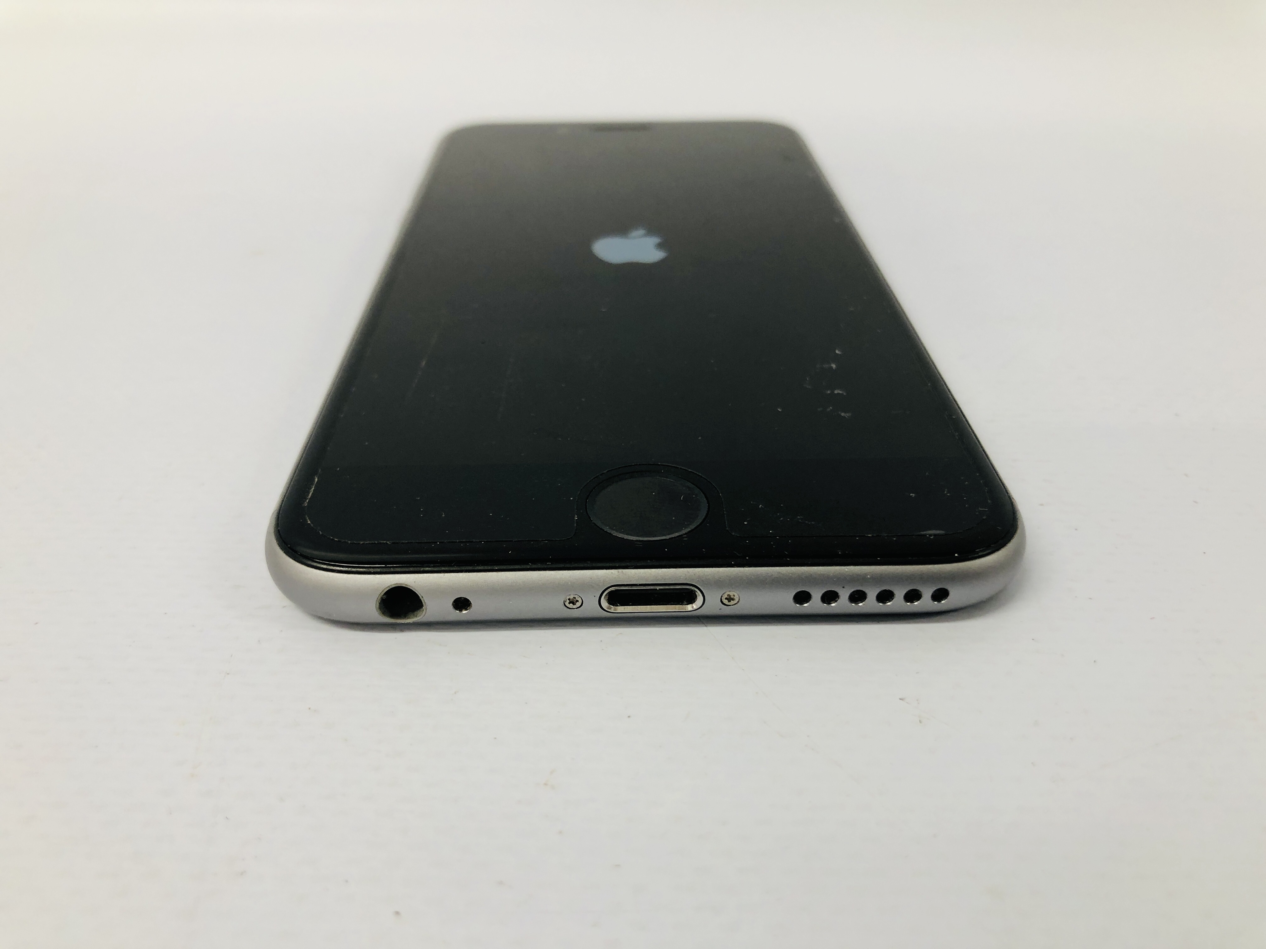 APPLE IPHONE 6 32GB - NO GUARANTEE OF CONNECTIVITY. SOLD AS SEEN. - Image 2 of 6