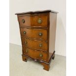A REPRODUCTION MINATURE MAHOGANY FINISH FOUR DRAWER SERPENTINE FRONTED CHEST W 47CM, D 38CM, H 74CM.
