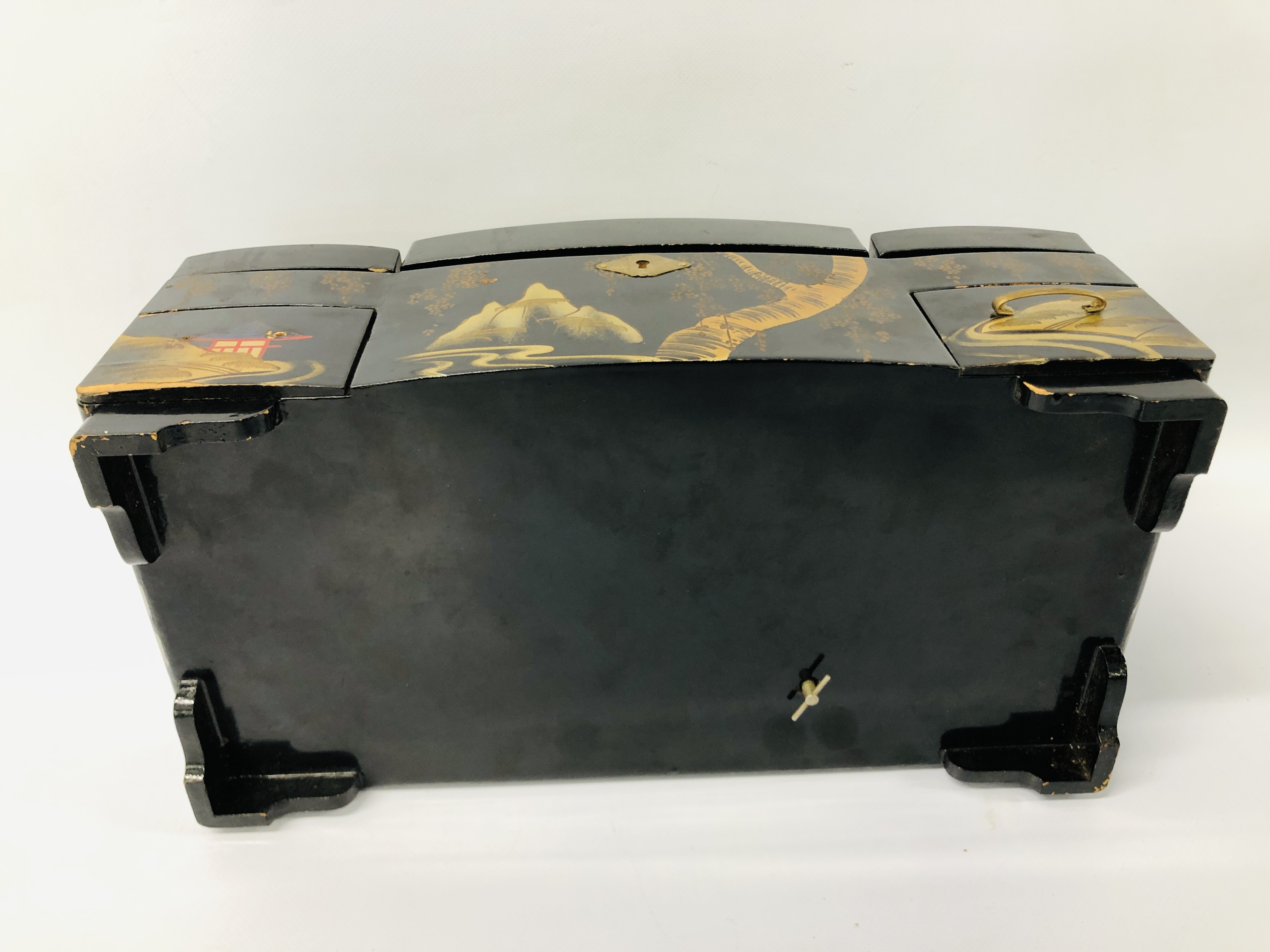 ORIENTAL BLACK LACQUERED JEWELLERY BOX WITH HAND PAINTED DETAIL L 37CM, W 20CM, H 15CM. - Image 9 of 10