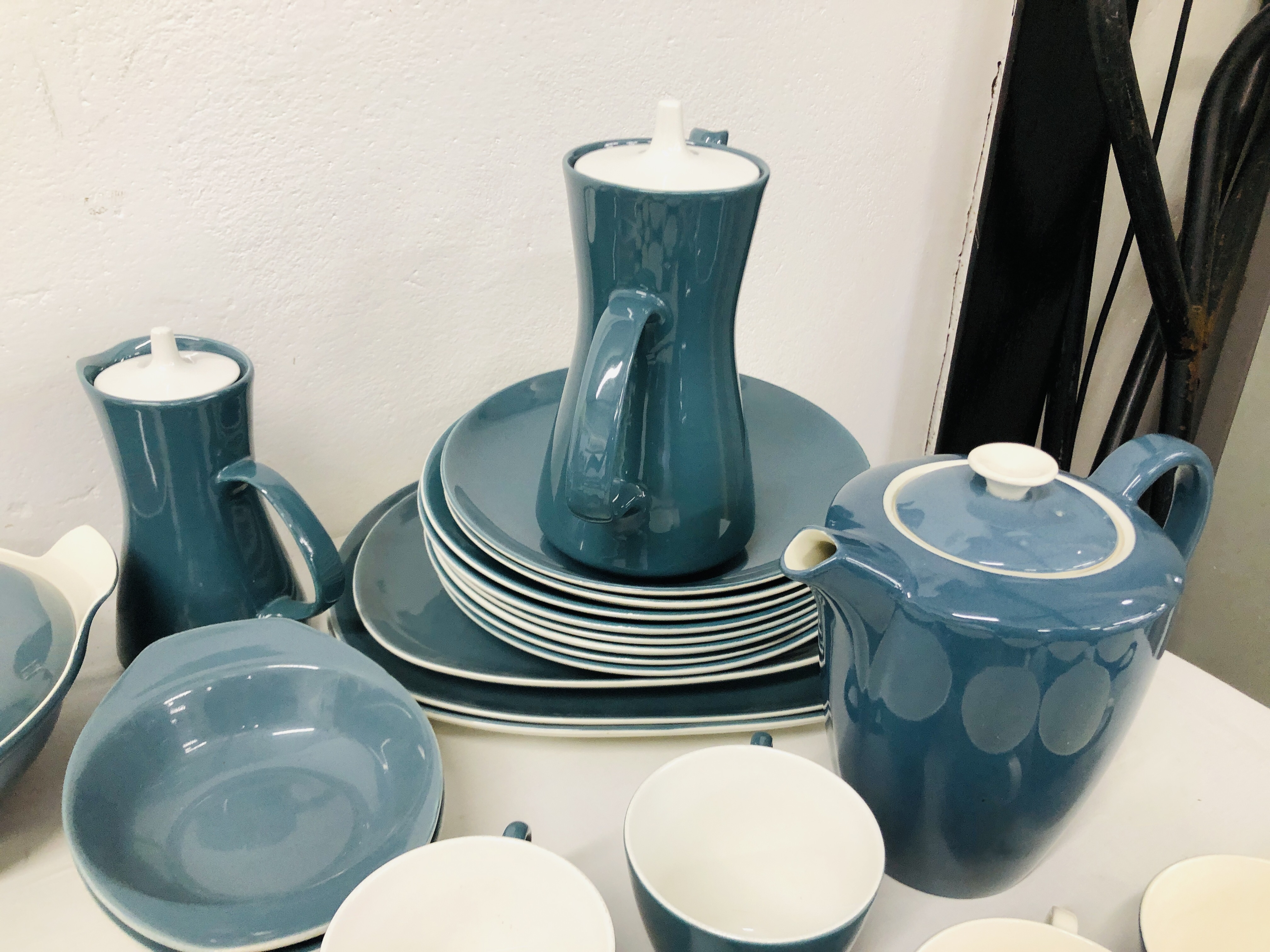 QTY OF TEAL BLUE POOLE TABLE WARE. - Image 11 of 14