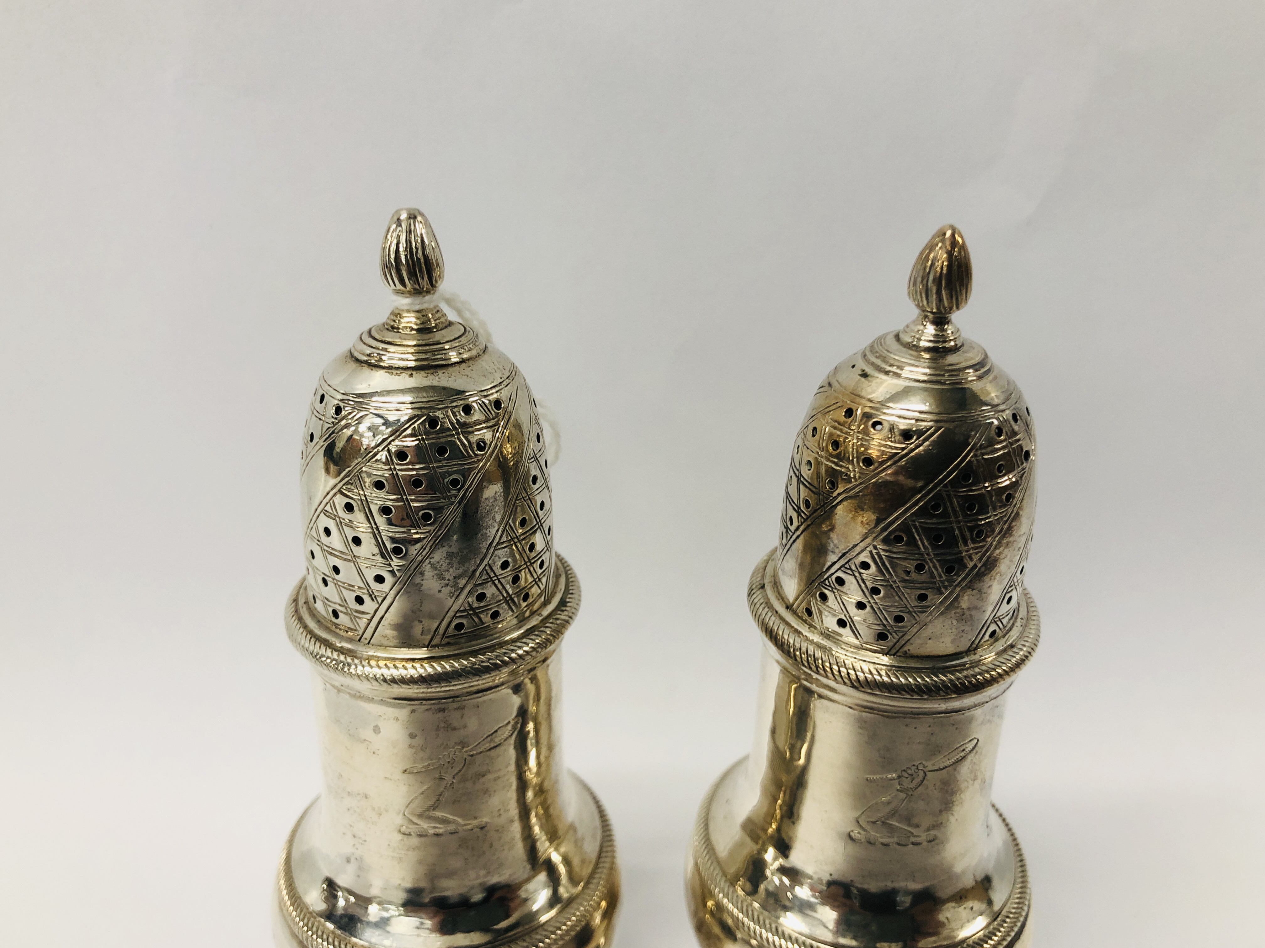 A PAIR OF GOOD QUALITY SILVER SIFTERS HEIGHT 13.5CM. - Image 2 of 11