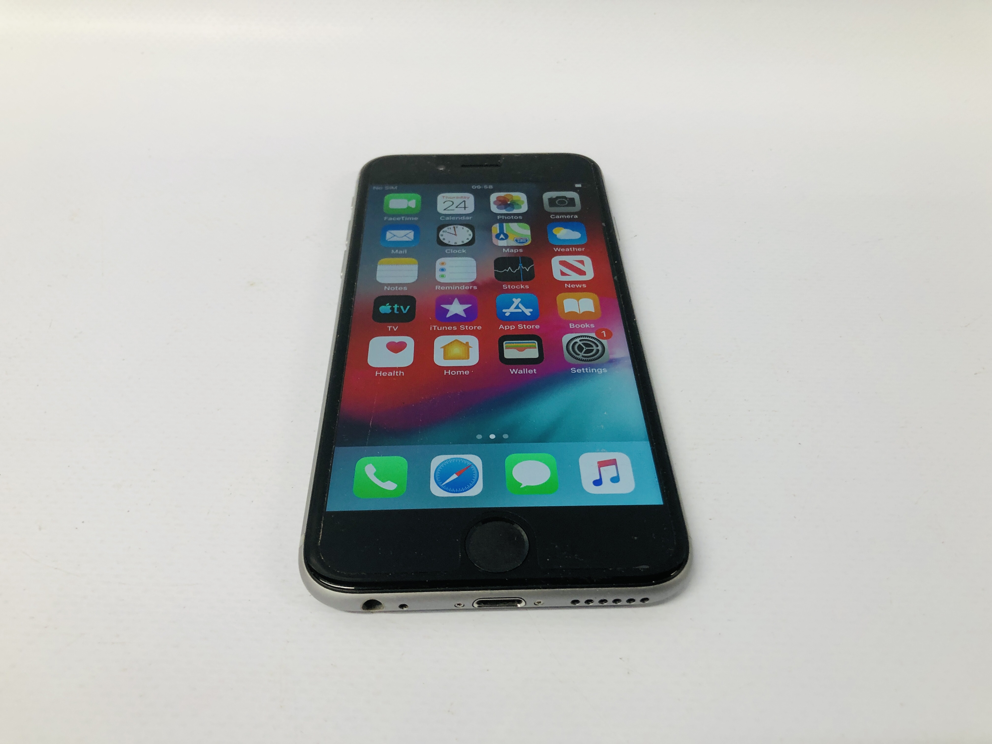 APPLE IPHONE 6 32GB - NO GUARANTEE OF CONNECTIVITY. SOLD AS SEEN. - Image 3 of 6
