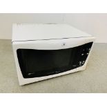 A WHIRLPOOL 3D SYSTEM TALENT FAMILY MICROWAVE OVEN - SOLD AS SEEN