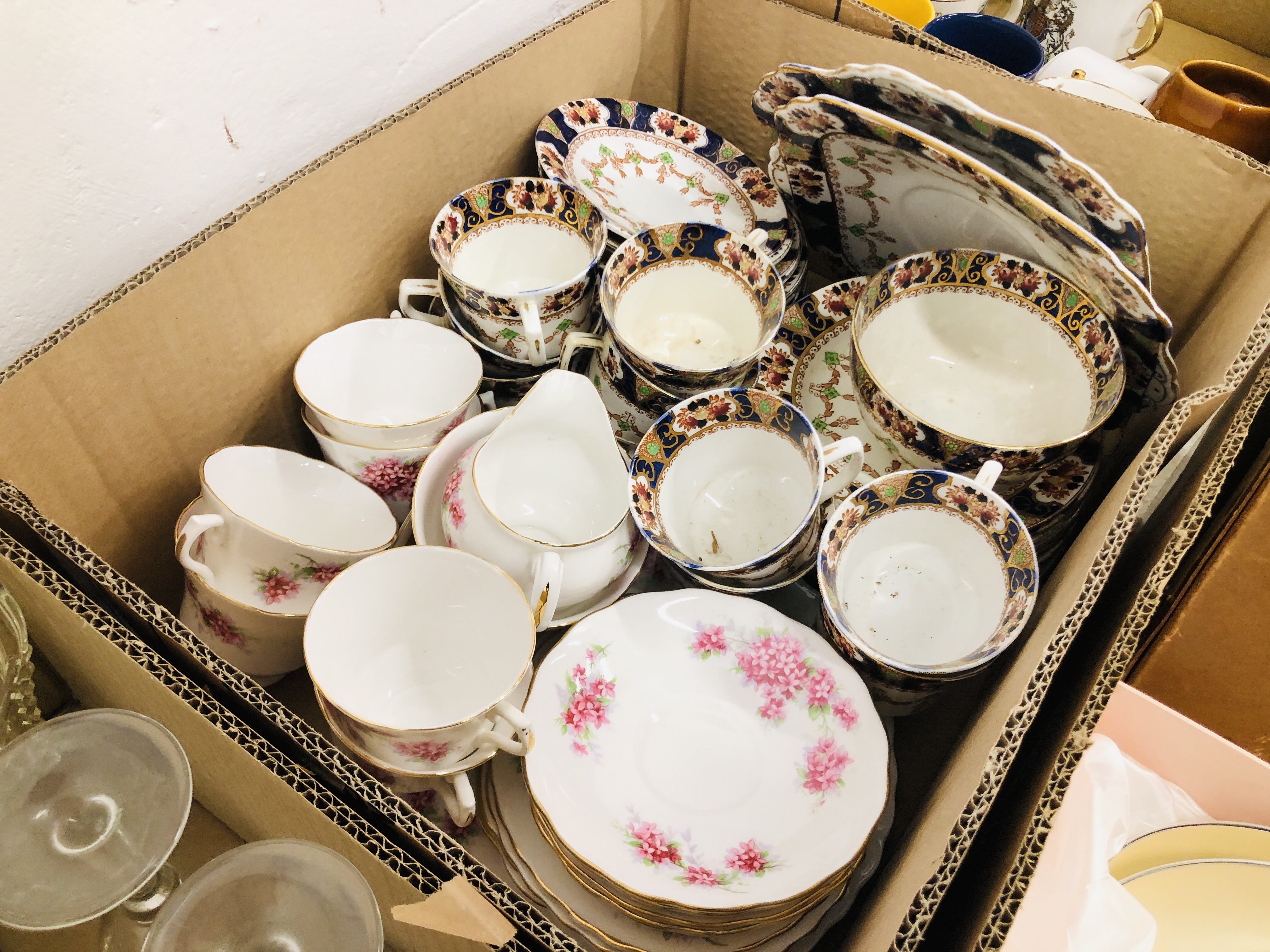 5 X BOXES OF ASSORTED HOUSEHOLD SUNDRIES CHINA AND GLASS WARE, MUGS AND WADE WHIMSIES, PICTURES ETC. - Image 6 of 10