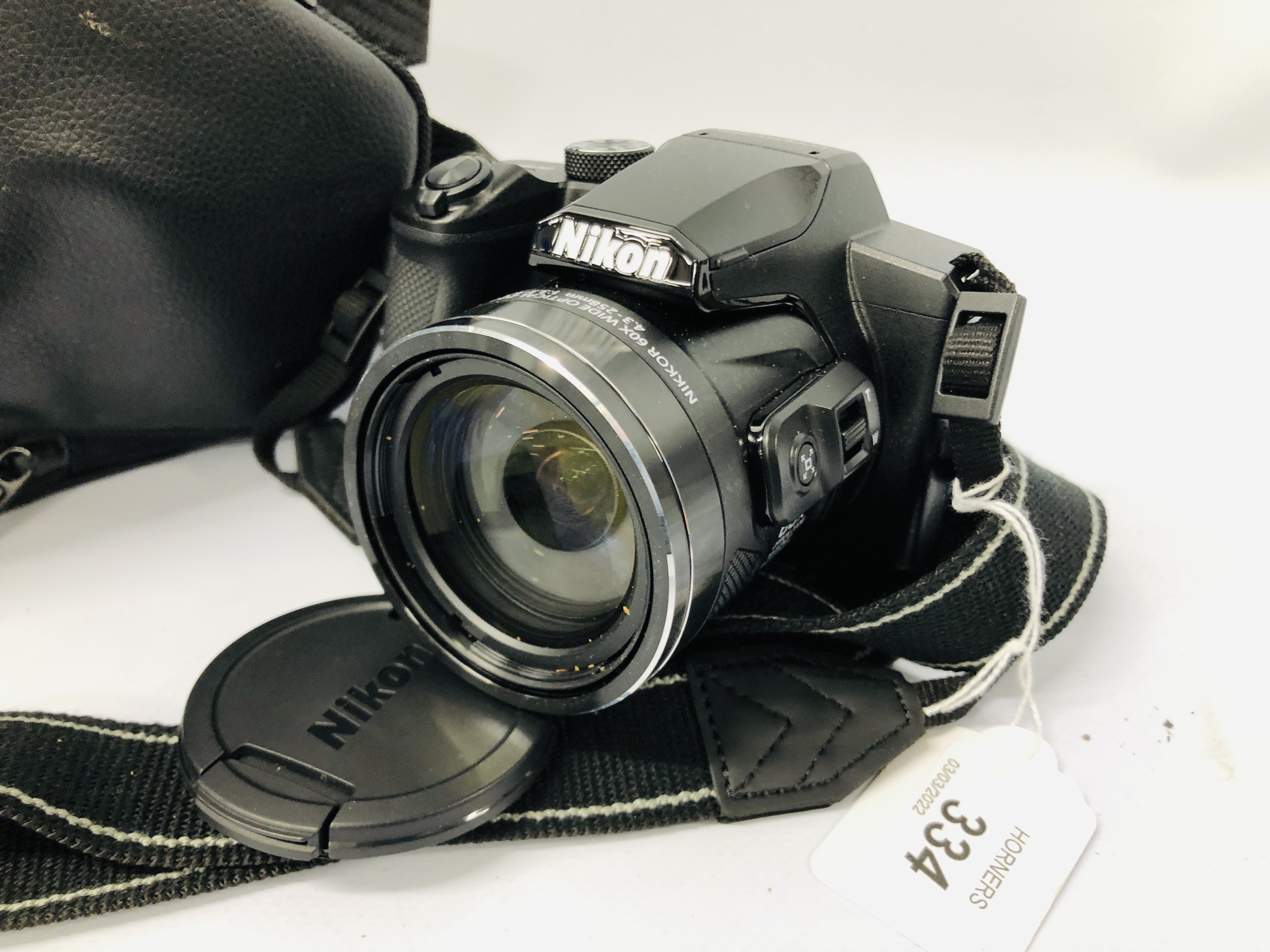 NIKON COOLPIX B600 DIGITAL CAMERA WITH CAMERA BAG AND CHARGER S/N 74001233 - SOLD AS SEEN. - Image 2 of 5