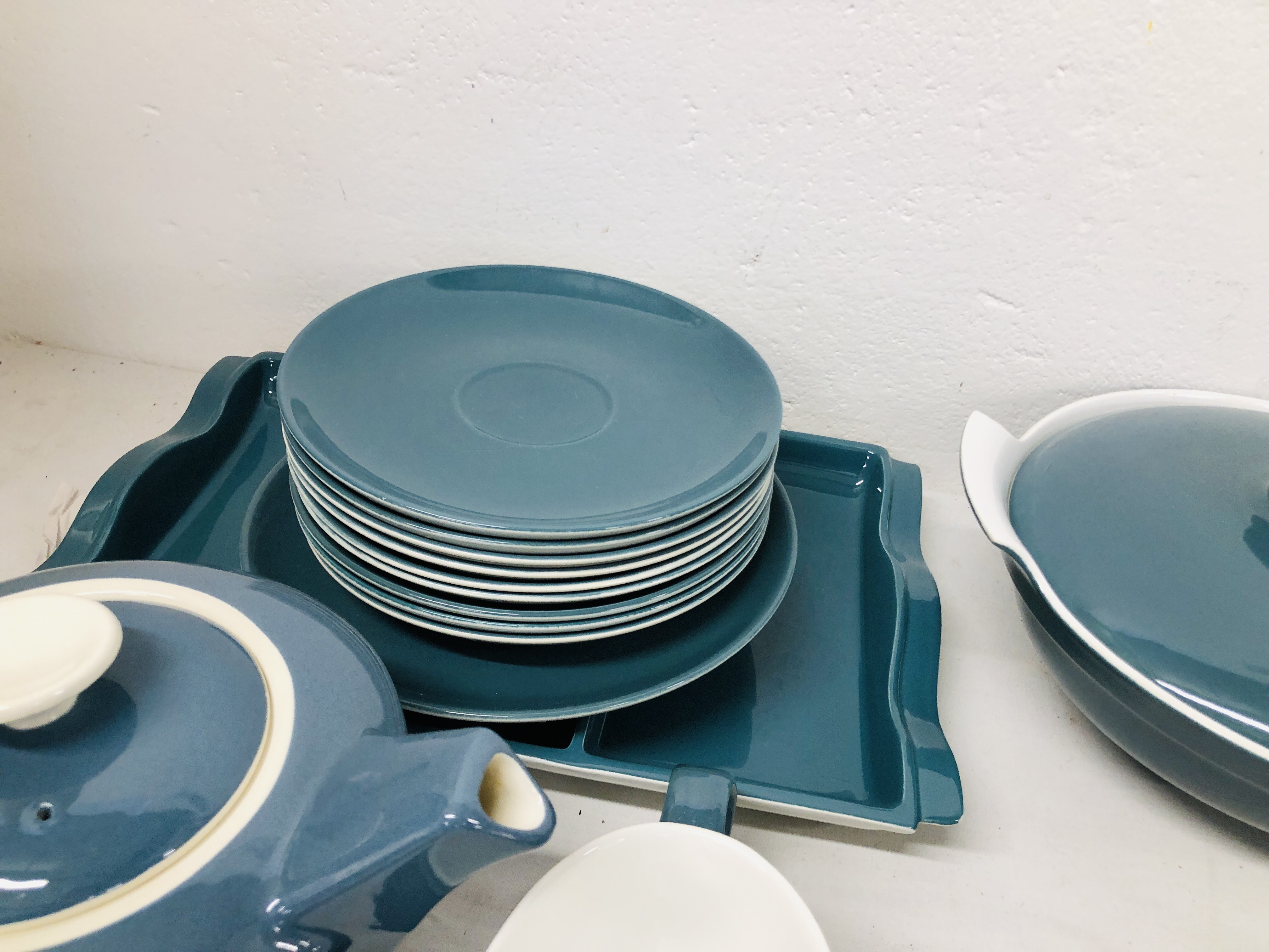 QTY OF TEAL BLUE POOLE TABLE WARE. - Image 4 of 14