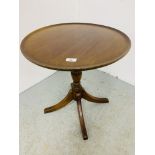 A REPRODUCTION MAHOGANY PEDESTAL OCCASIONAL TABLE WITH CIRCULAR TOP - DIAMETER 50CM.