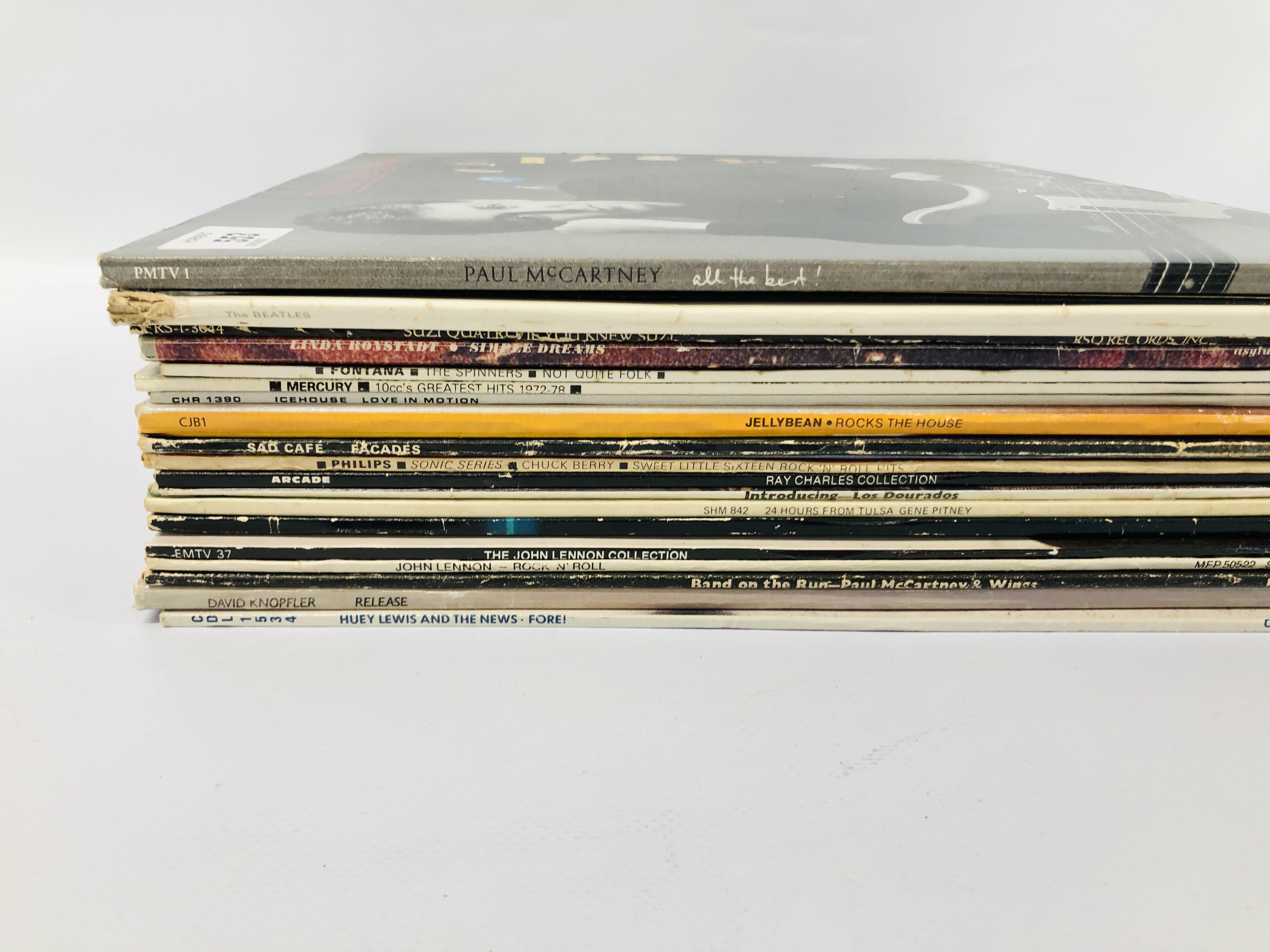 A COLLECTION OF 24 MIXED RECORDS TO INCLUDE THE BEATLES WHITE ALBUM, JOHN LENNON, PAUL MCCARTNEY, - Image 3 of 4