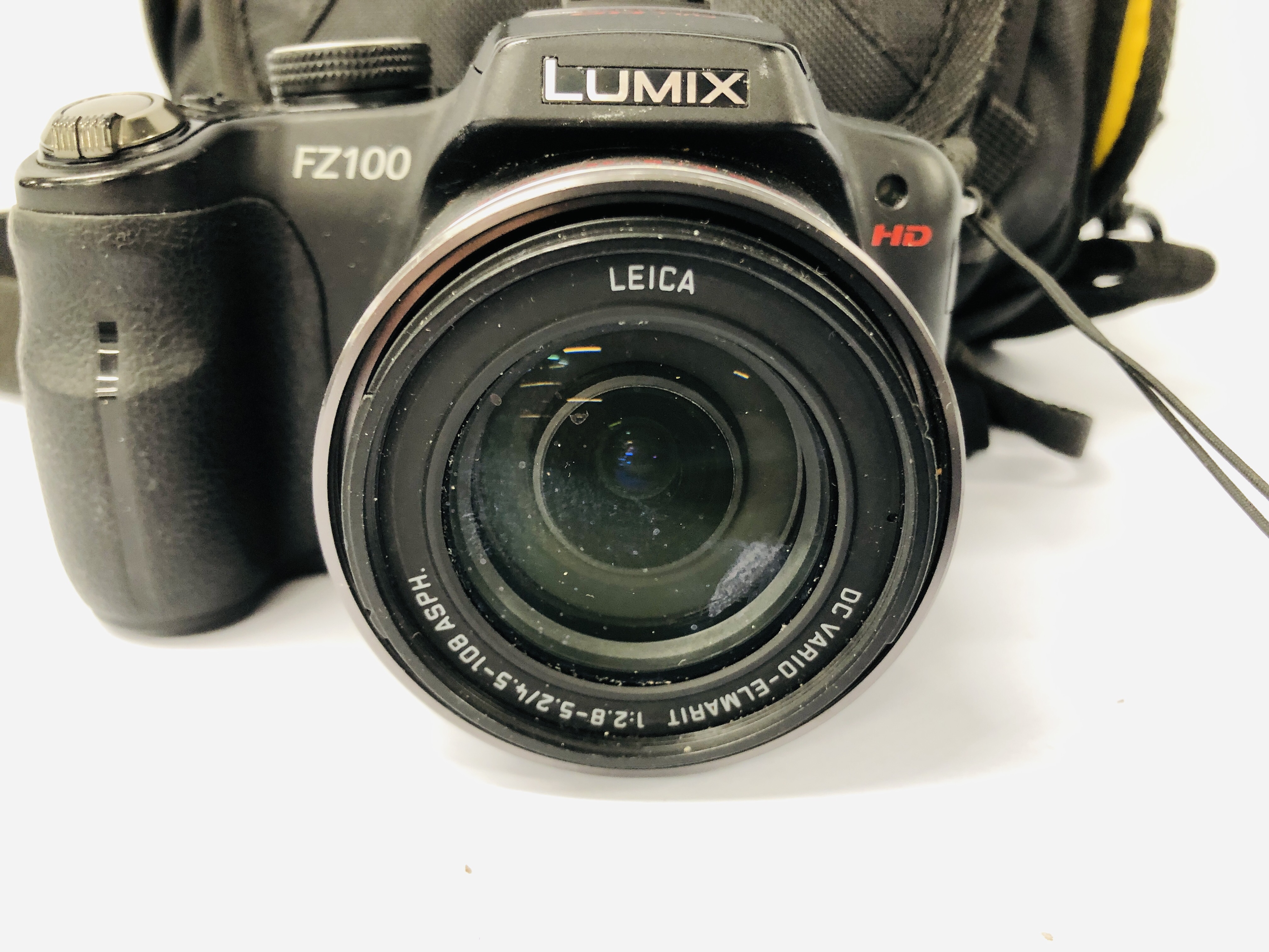 PANASONIC LUMIX FZ100 DIGITAL CAMERA WITH CAMERA BAG S/N B1HB00922 - SOLD AS SEEN. - Image 3 of 6