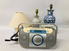 3 X TABLE LAMPS TO INCLUDE BLUE AND WHITE ORIENTAL DESIGN ALL HAVING SHADES + A SONY CD RADIO