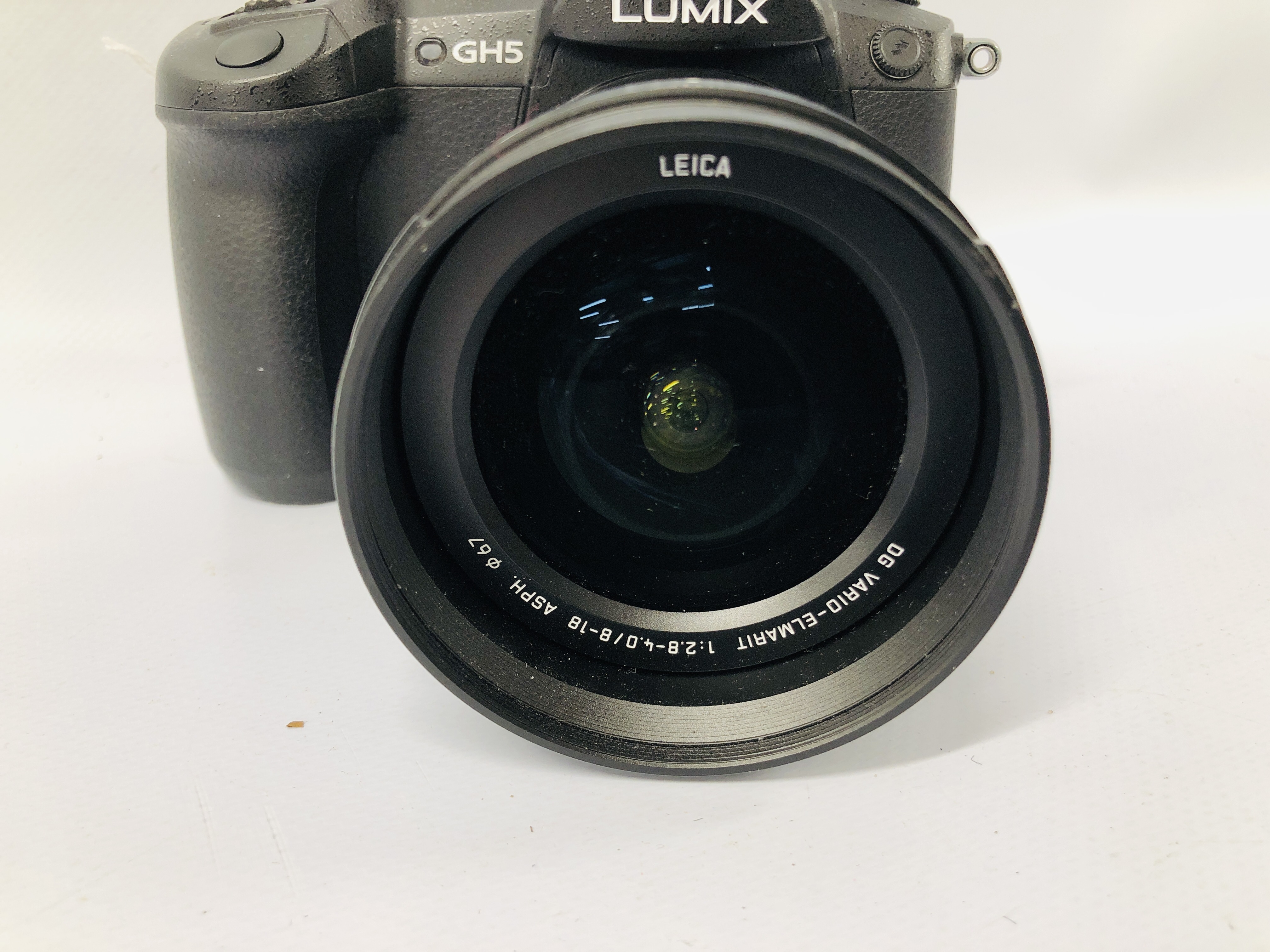 PANASONIC LUMIX GH5 DIGITAL SLR CAMERA BODY FITTED WITH LUMIX 8-18MM LEICA DG VARIO - ELMARIT LENS - Image 2 of 8