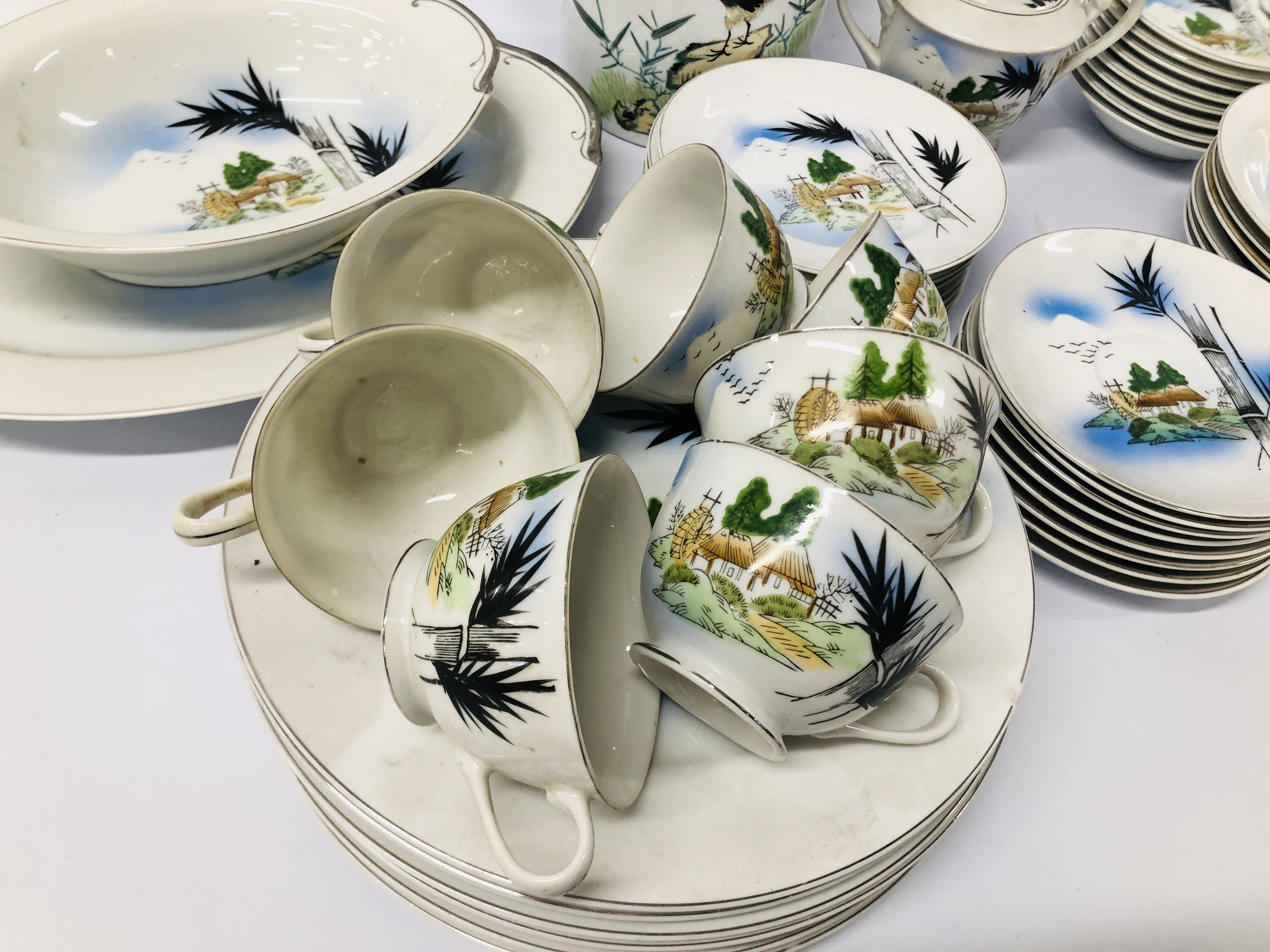 46 PIECES OF E & O CHINA WARE COMPRISING OF PLATES, BOWLS, CUPS AND SAUCERS, SERVING PLATE, - Bild 11 aus 18