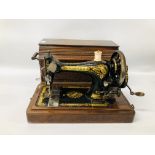 VINTAGE SINGER SEWING MACHINE.