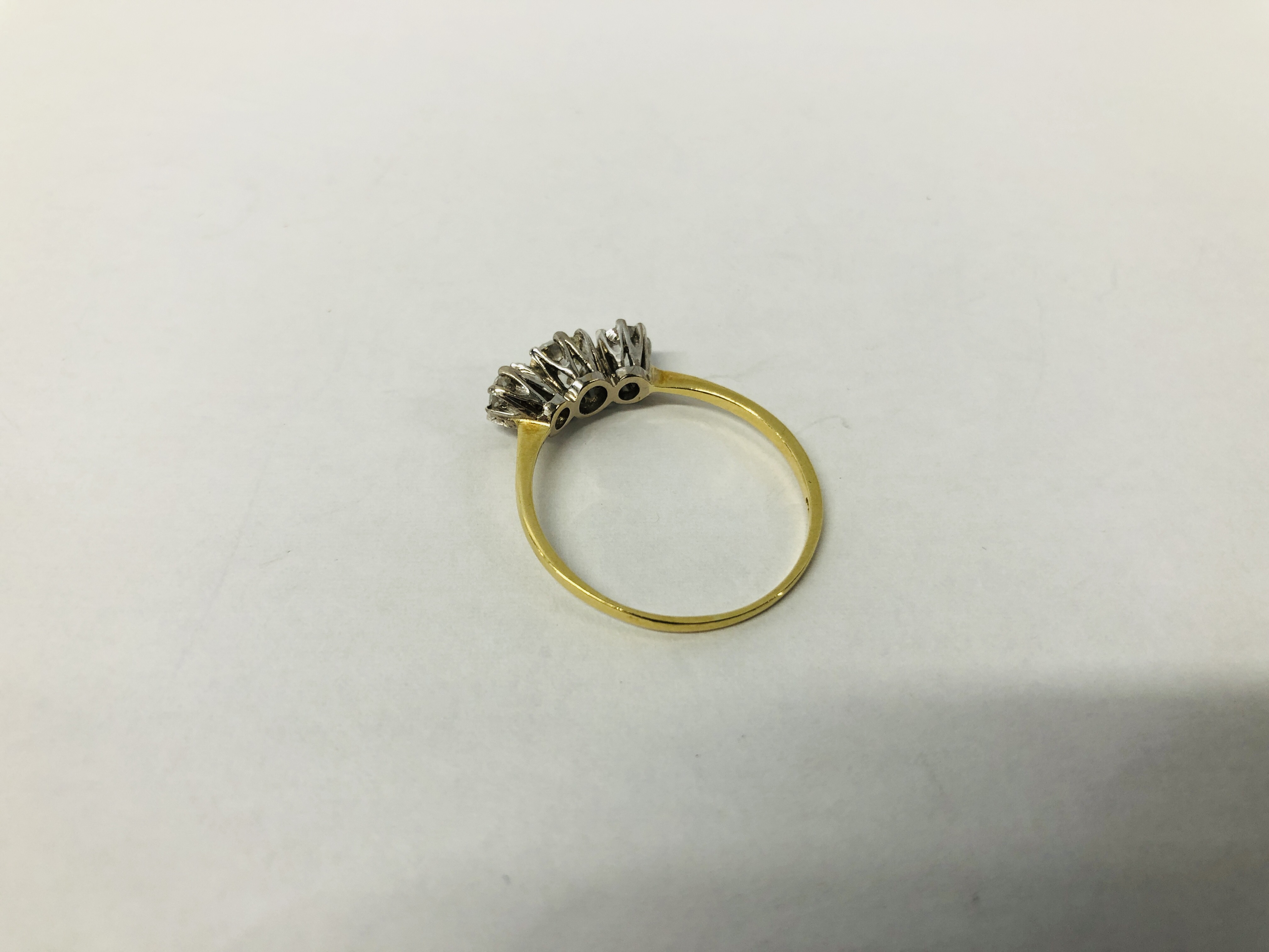 ANTIQUE YELLOW METAL (RUBBED MARKS) THREE STONE DIAMOND RING - Image 3 of 8