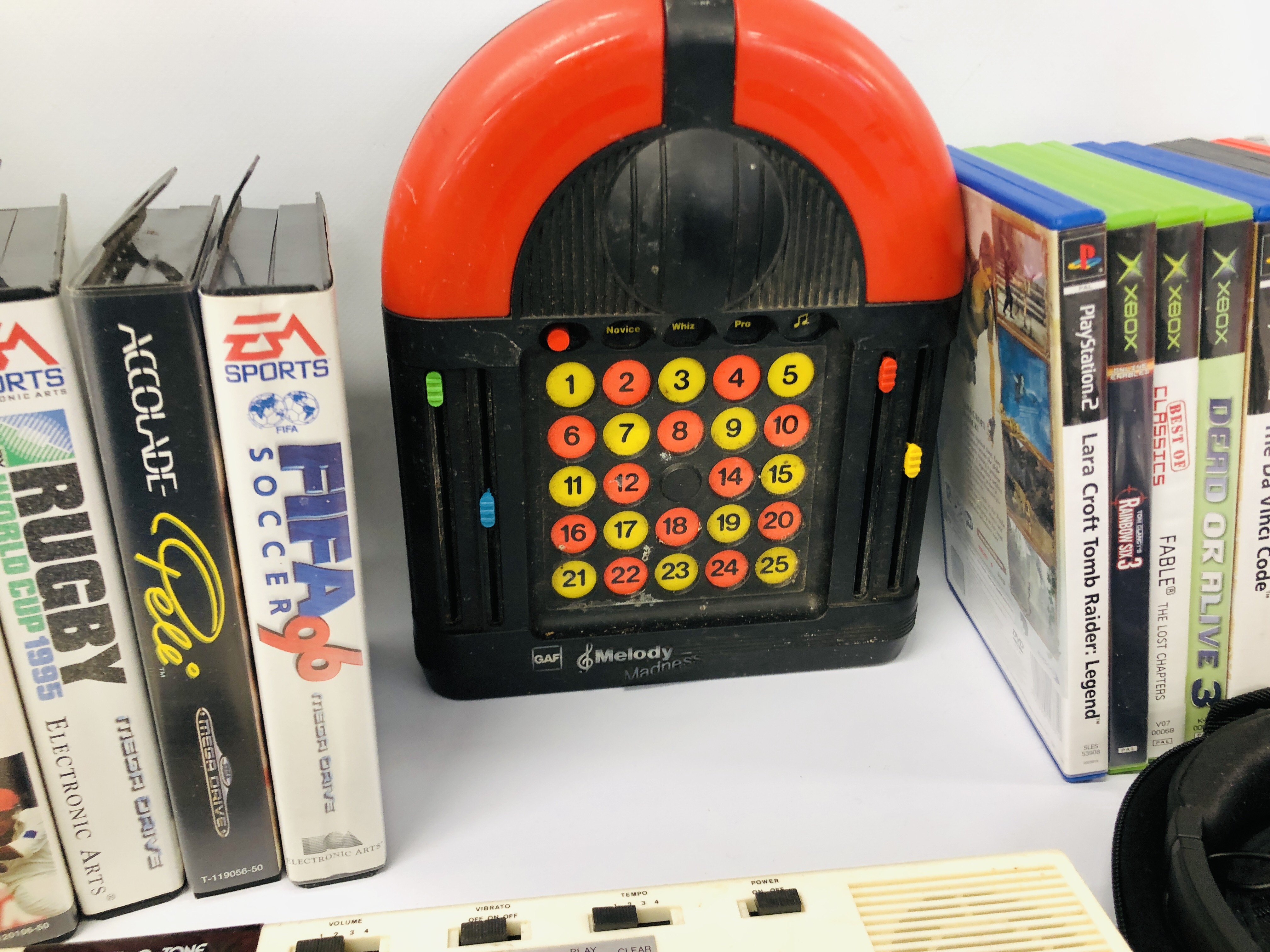 A COLLECTION OF VINTAGE GAMES TO INCLUDE EARTH INVADERS, NICE PUTT EXCEL-O-TONE, DARTS, - Image 5 of 8