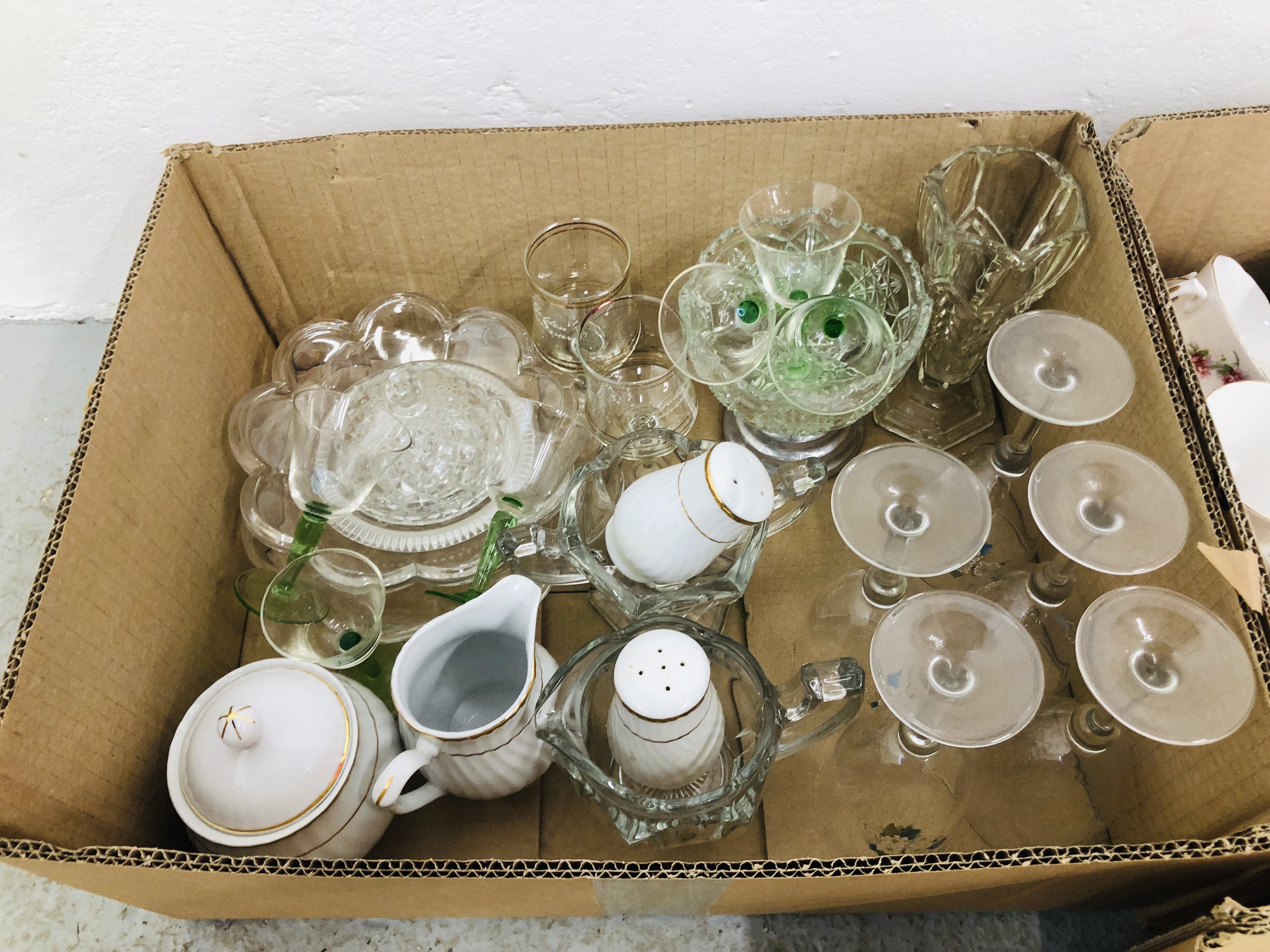 5 X BOXES OF ASSORTED HOUSEHOLD SUNDRIES CHINA AND GLASS WARE, MUGS AND WADE WHIMSIES, PICTURES ETC. - Image 10 of 10