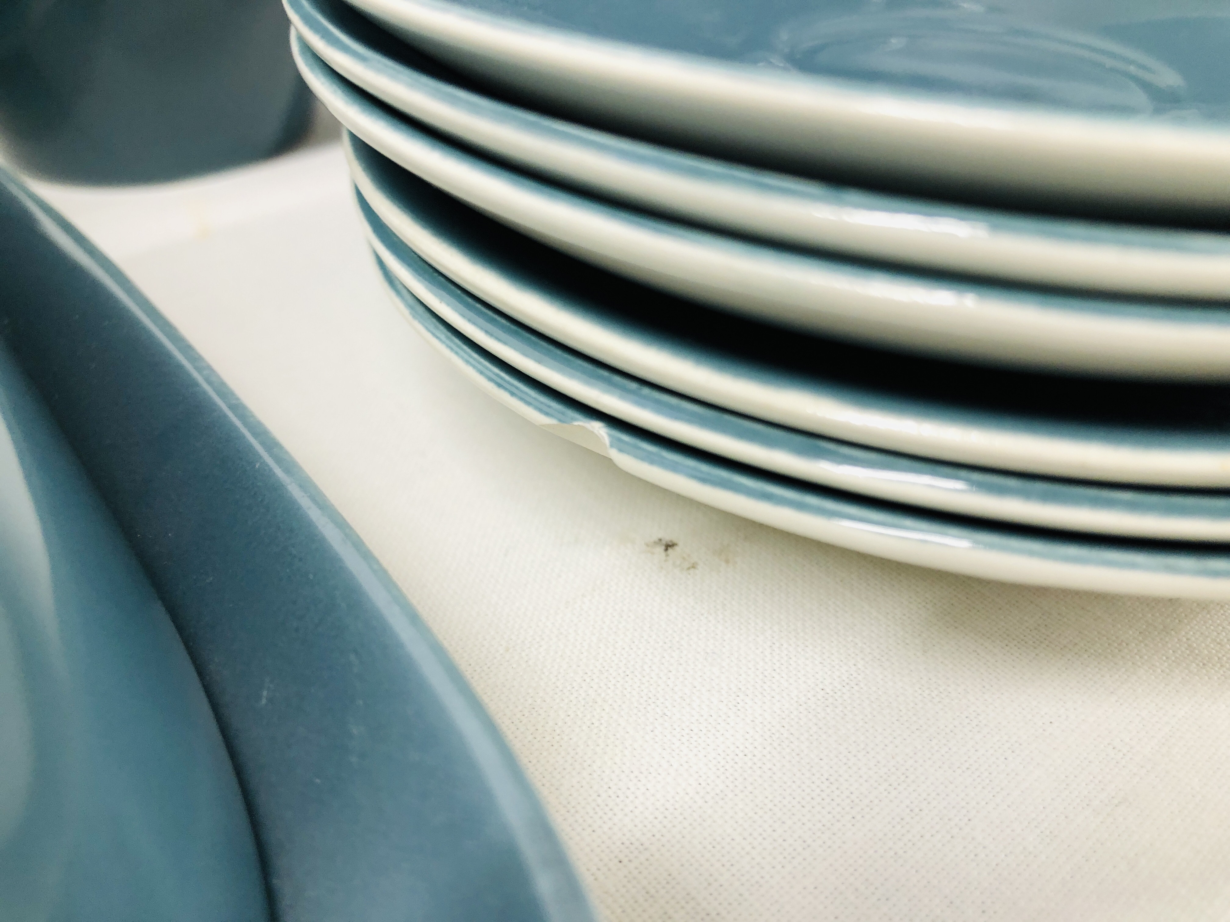 QTY OF TEAL BLUE POOLE TABLE WARE. - Image 13 of 14