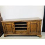 A SUPERB QUALITY REPRODUCTION SOLID OAK DRESSER BASE,