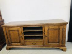 A SUPERB QUALITY REPRODUCTION SOLID OAK DRESSER BASE,