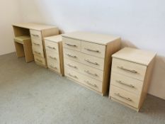 A MODERN SUITE OF LIGHT ASH FINISH BEDROOM FURNITURE COMPRISING OF TWO OVER THREE DRAWER CHEST