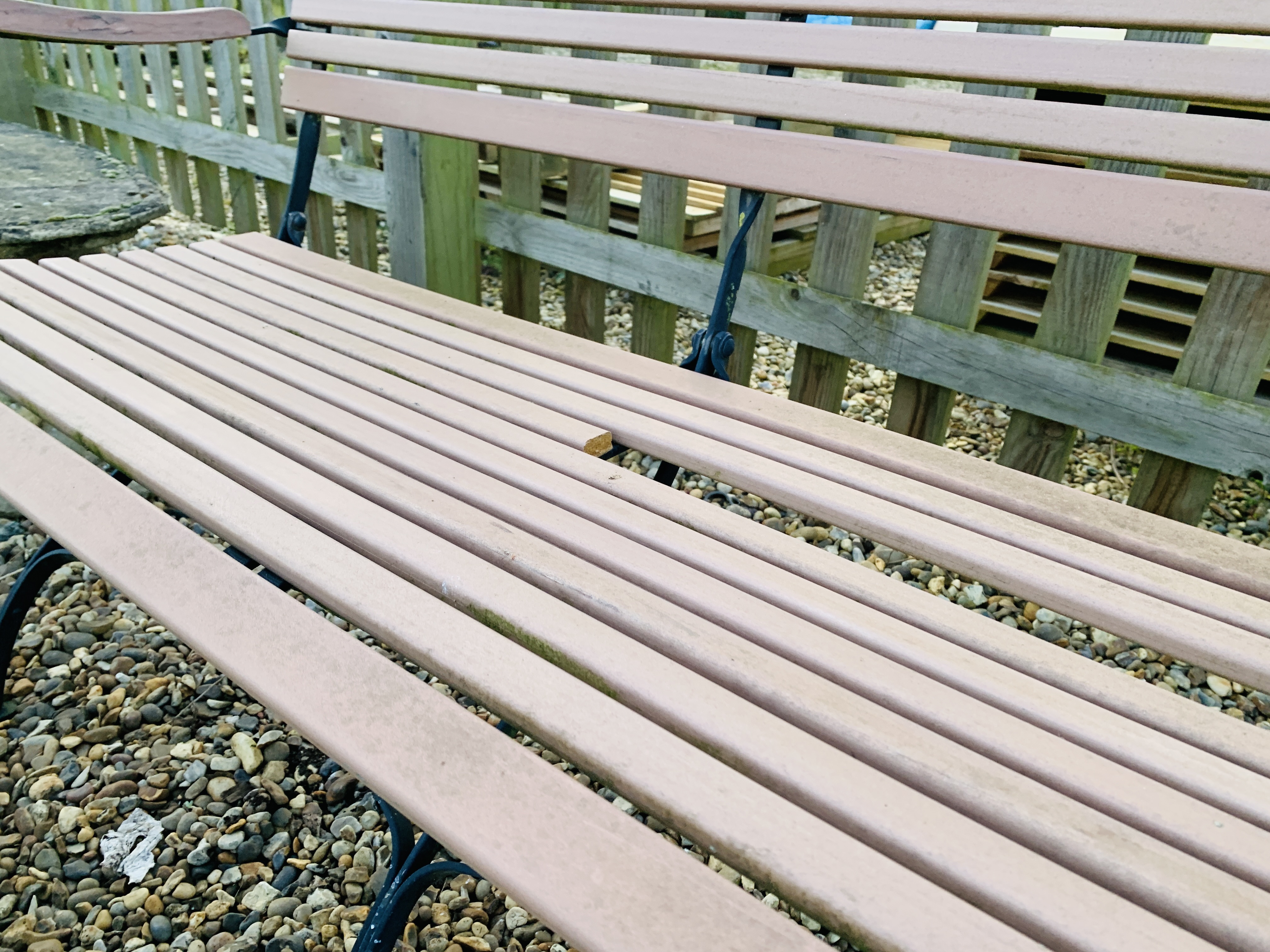 A METAL FRAMED GARDEN BENCH WITH COMPOSITE SLATS (A/F) - Image 5 of 6