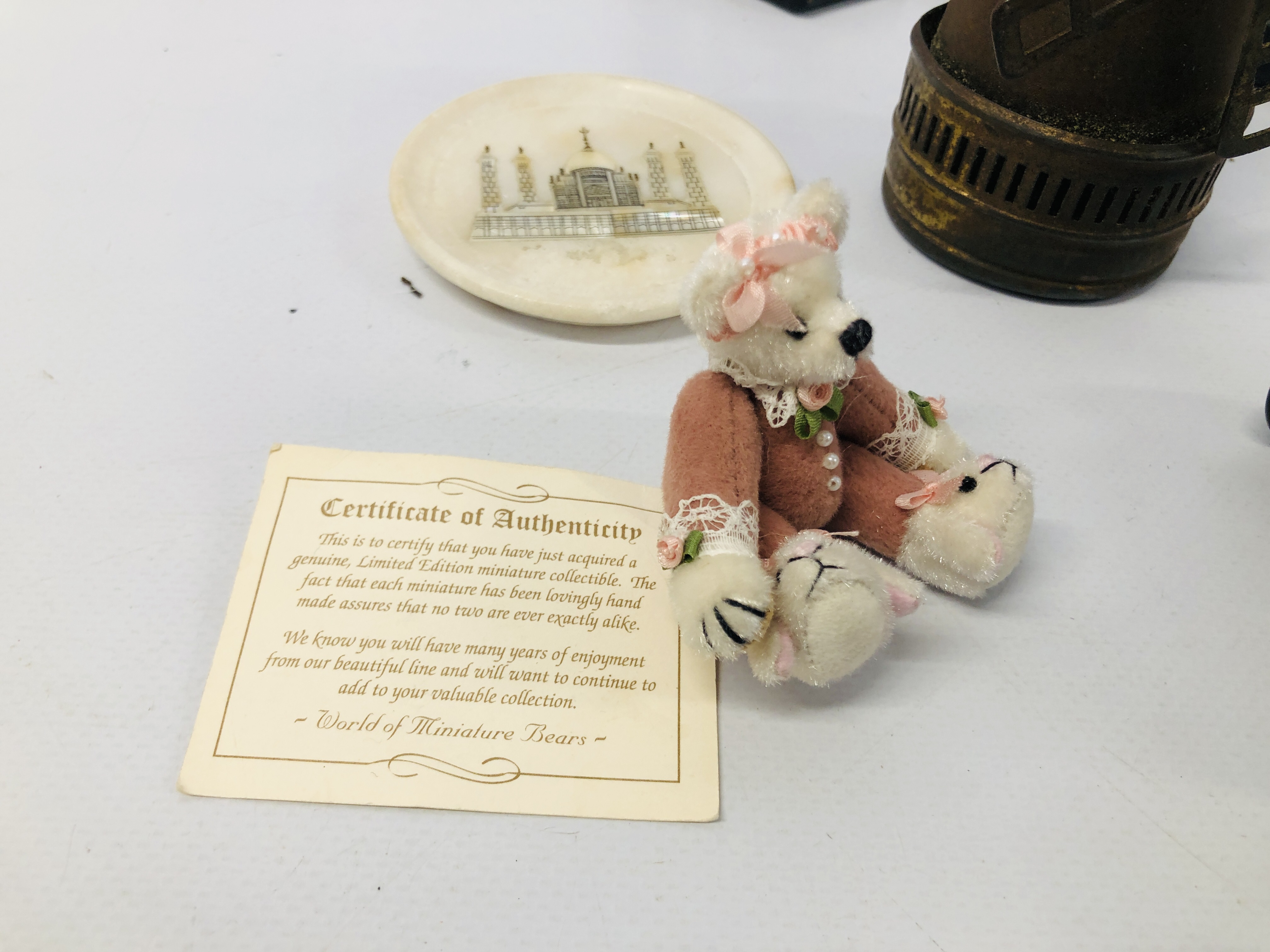 BOX OF ASSORTED COLLECTIBLES TO INCLUDE A MINIATURE "SMALL BEARS FOR A BIG WORLD" BY BECKY WHEELER, - Image 3 of 13