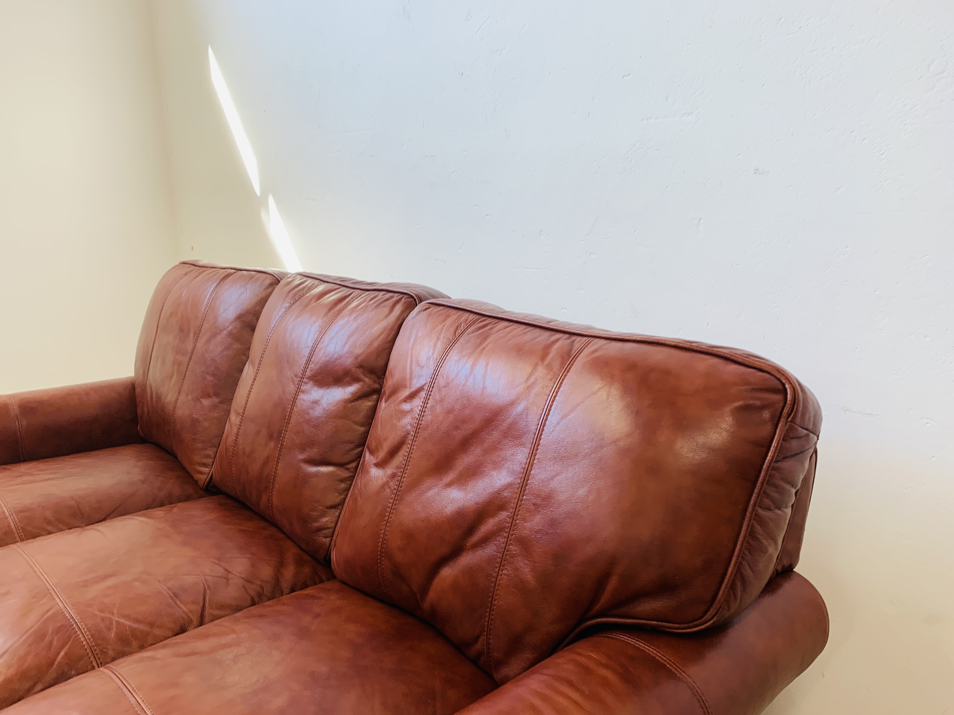 A MODERN TAN LEATHER THREE SEATER SOFA LENGTH 180CM. - Image 5 of 15