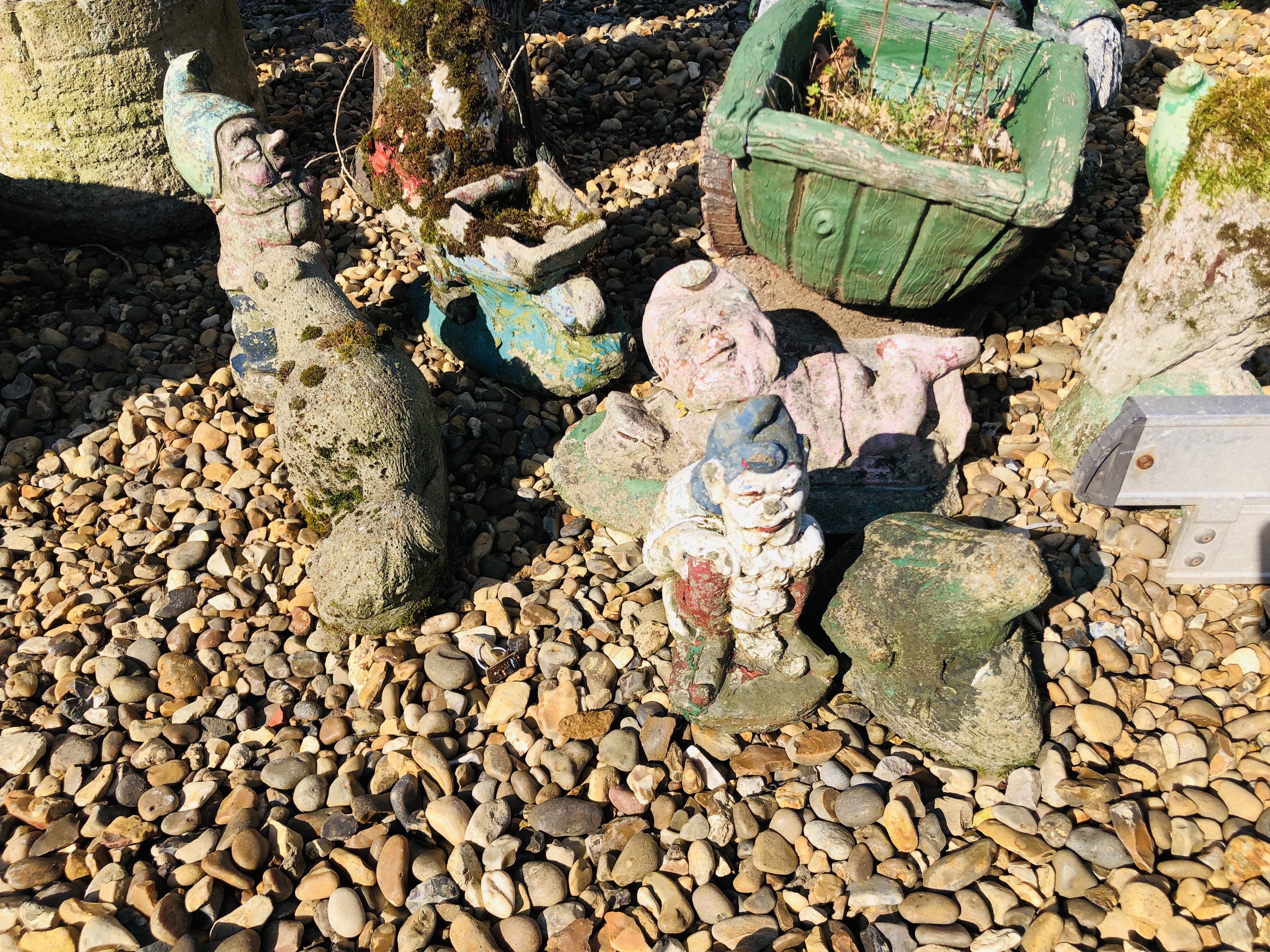 13 GARDEN ORNAMENTS AND PLANTERS TO INCLUDE DUCK WITH WHEEL BARROW, DUCK BIRD BATH. GNOMES. - Image 2 of 5