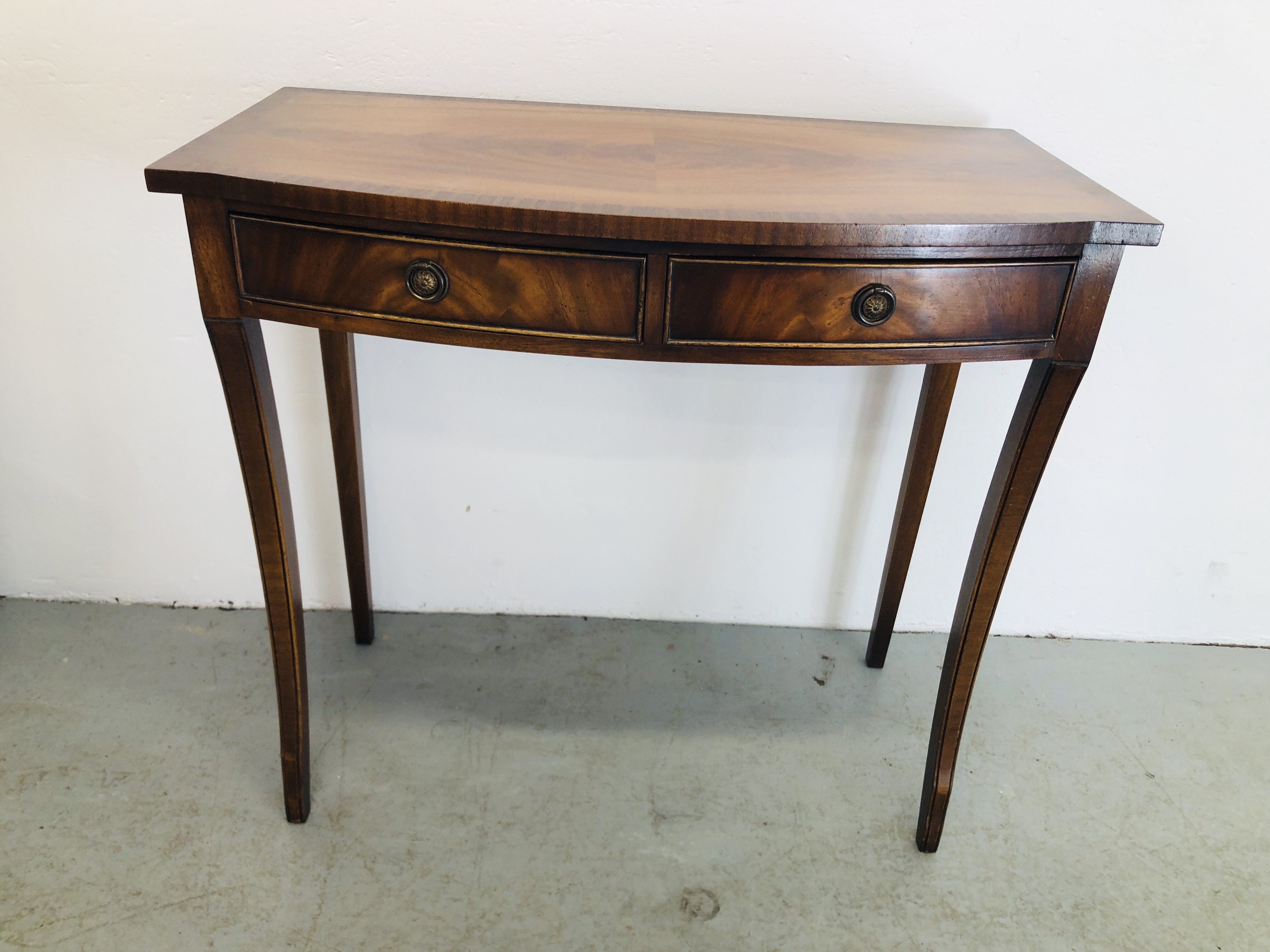 REPRODUCTION MAHOGANY FINISH COFFEE TABLE, BRADLEY MAKERS LABEL H 48CM, W 55CM, - Image 6 of 13