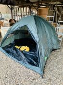 A INSTANT BUILD POP-UP TENT WITH BAG