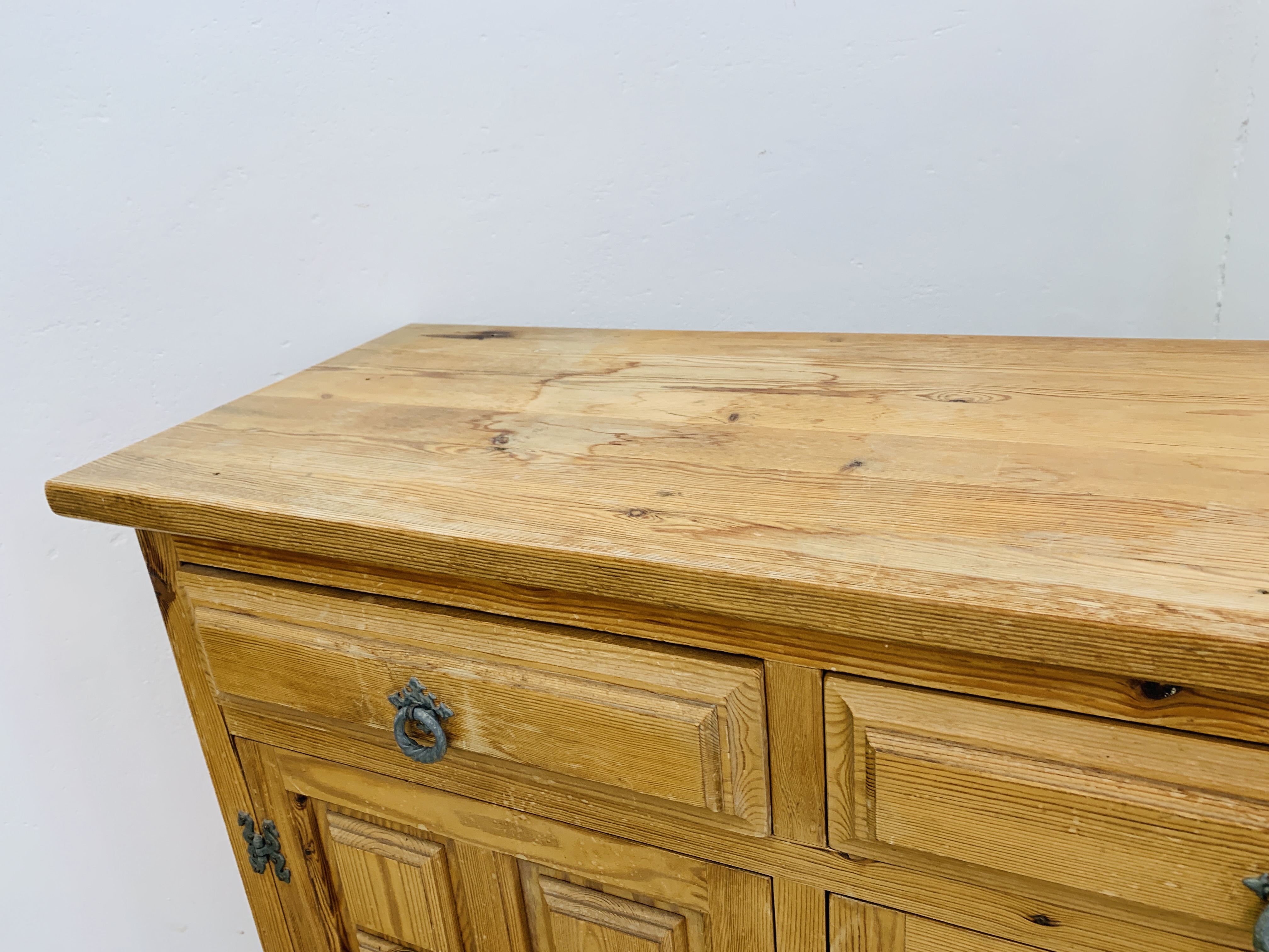 A THREE DRAWER THREE DOOR PINE SIDEBOARD WITH DECORATIVE PANEL DETAIL - Image 9 of 9