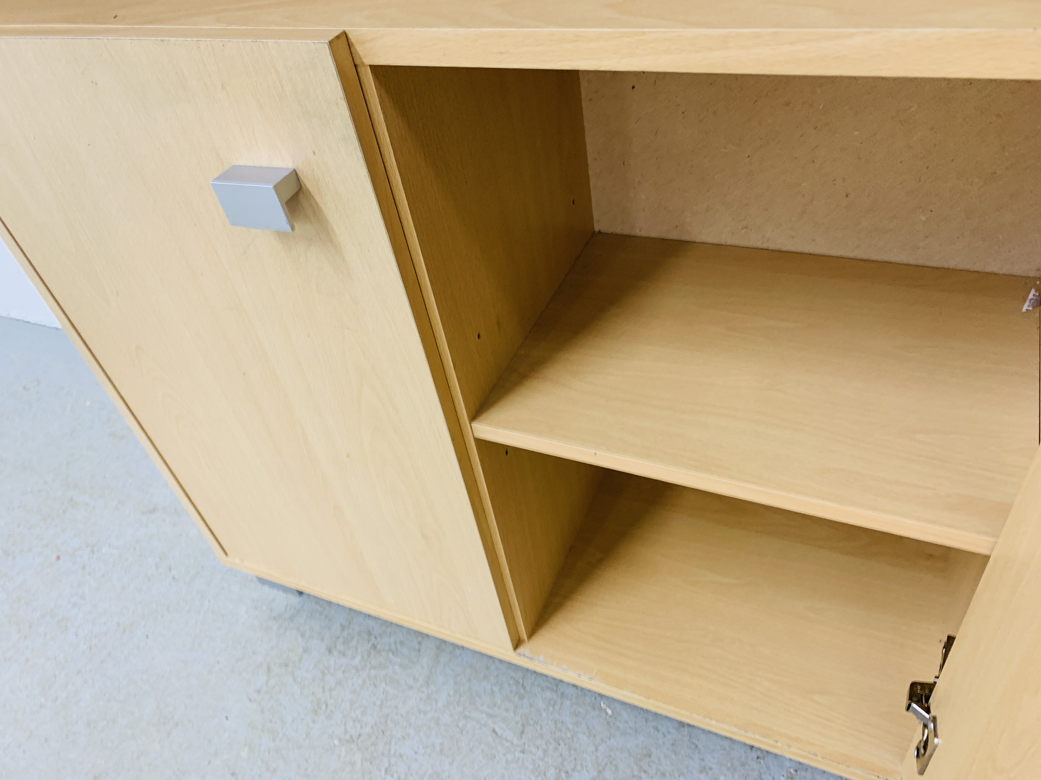 A MODERN BEECHWOOD EFFECT FINISH FULL HEIGHT BOOKSHELF WITH CABINET BASE W 79CM, D 30CM, H 181CM. - Image 7 of 8