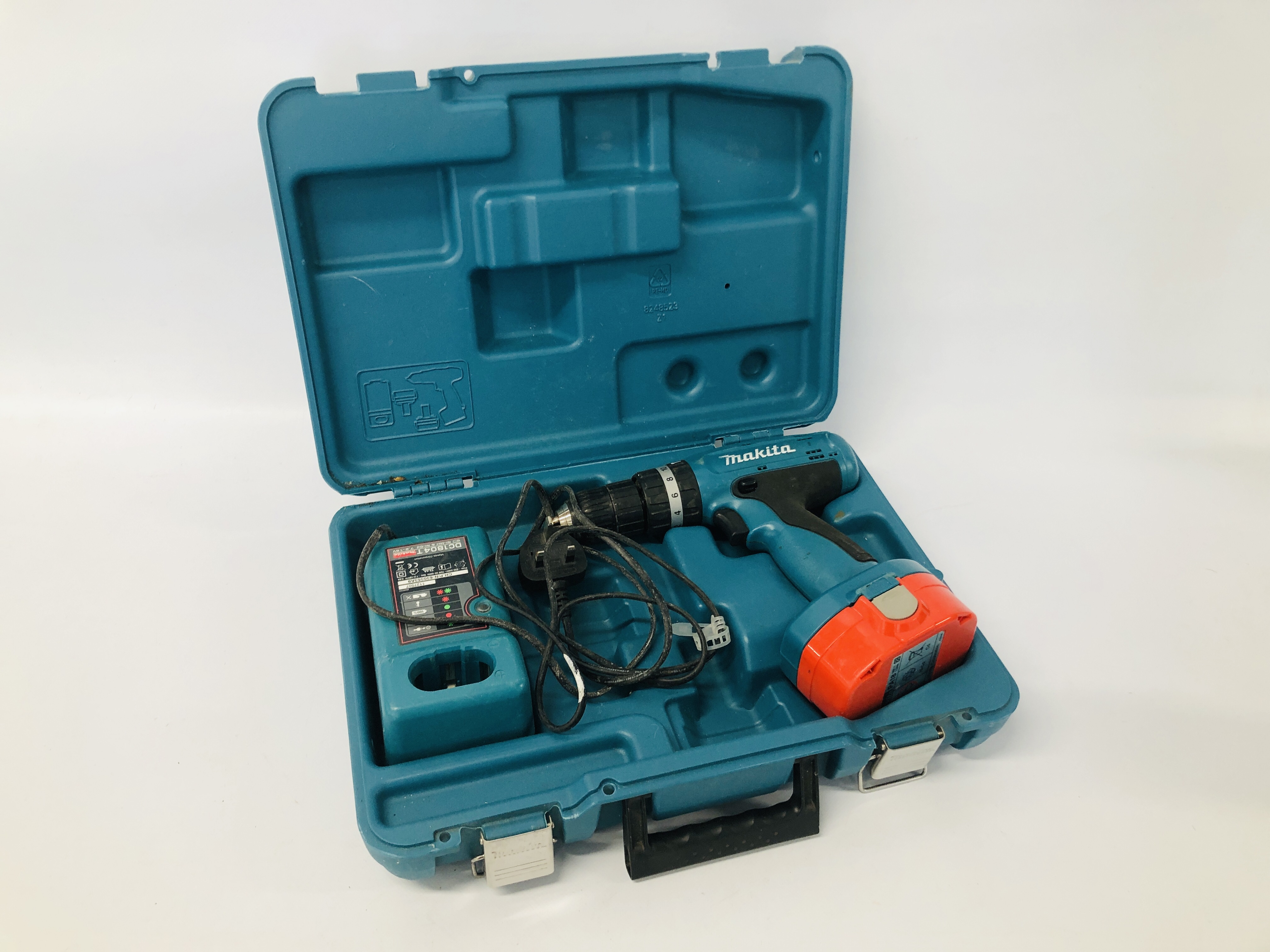 A MAKITA CORDLESS DRILL IN CARRY CASE COMPLETE WITH ONE BATTERY AND CHARGER - SOLD AS SEEN