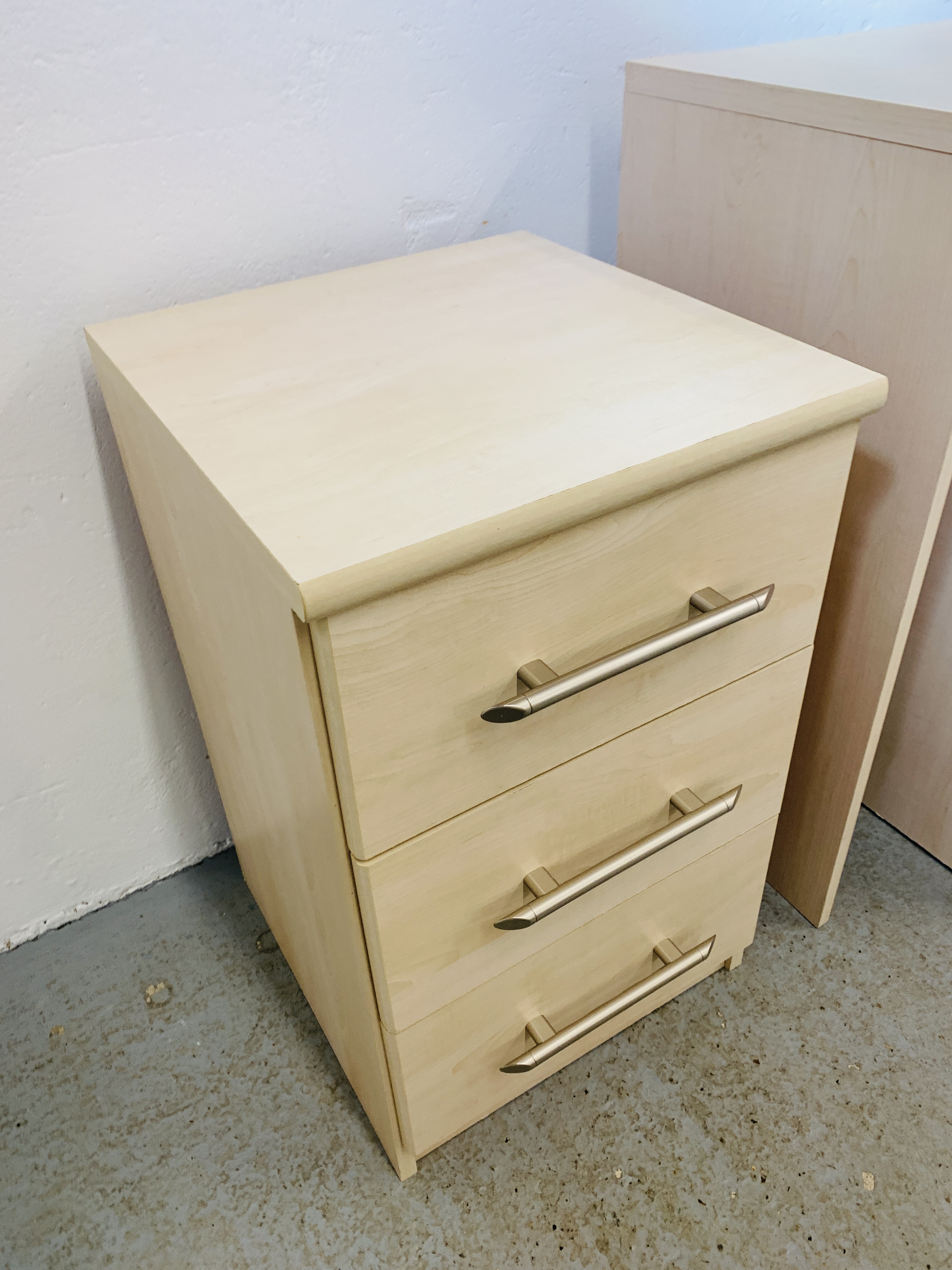 A LIGHT ASH FINISH SINGLE PEDESTAL DRESSING TABLE AND STOOL WIDTH 112CM. DEPTH 41CM. HEIGHT 75CM. - Image 5 of 9