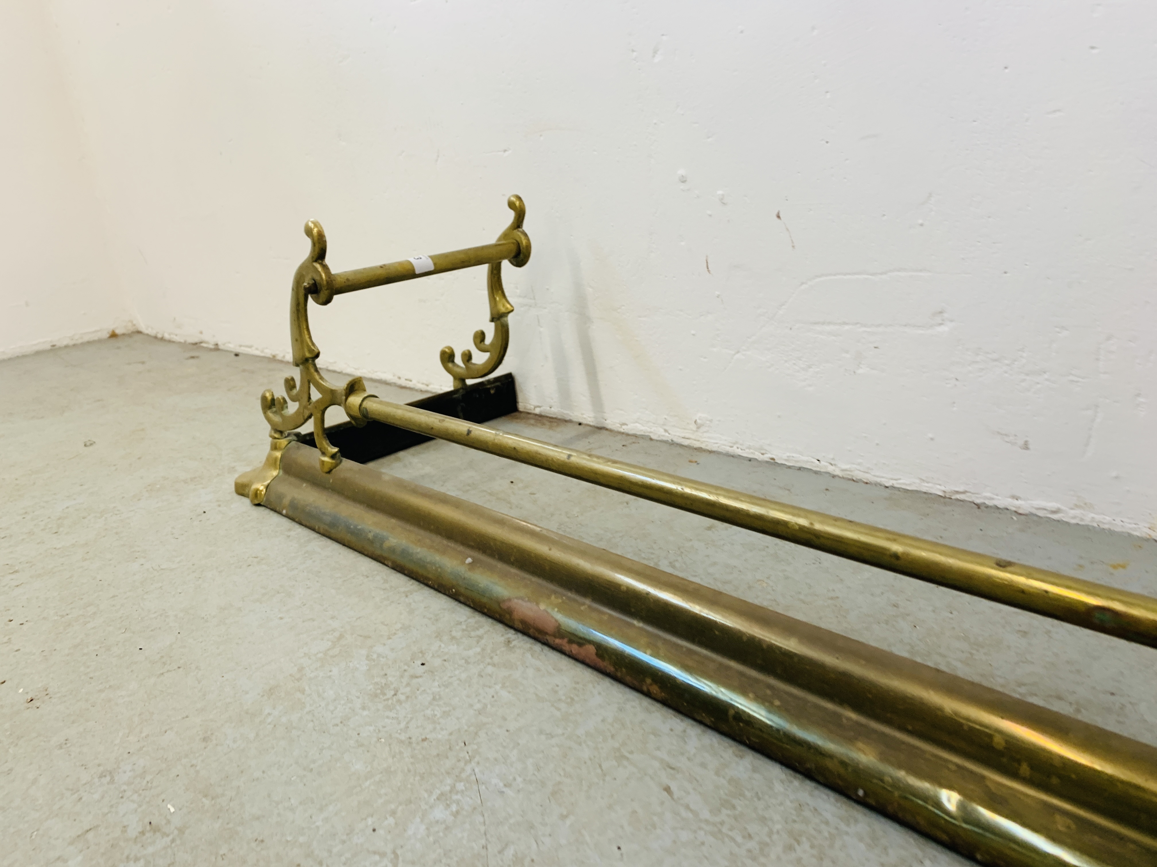 VINTAGE DECORATIVE BRASS FENDER - Image 6 of 7