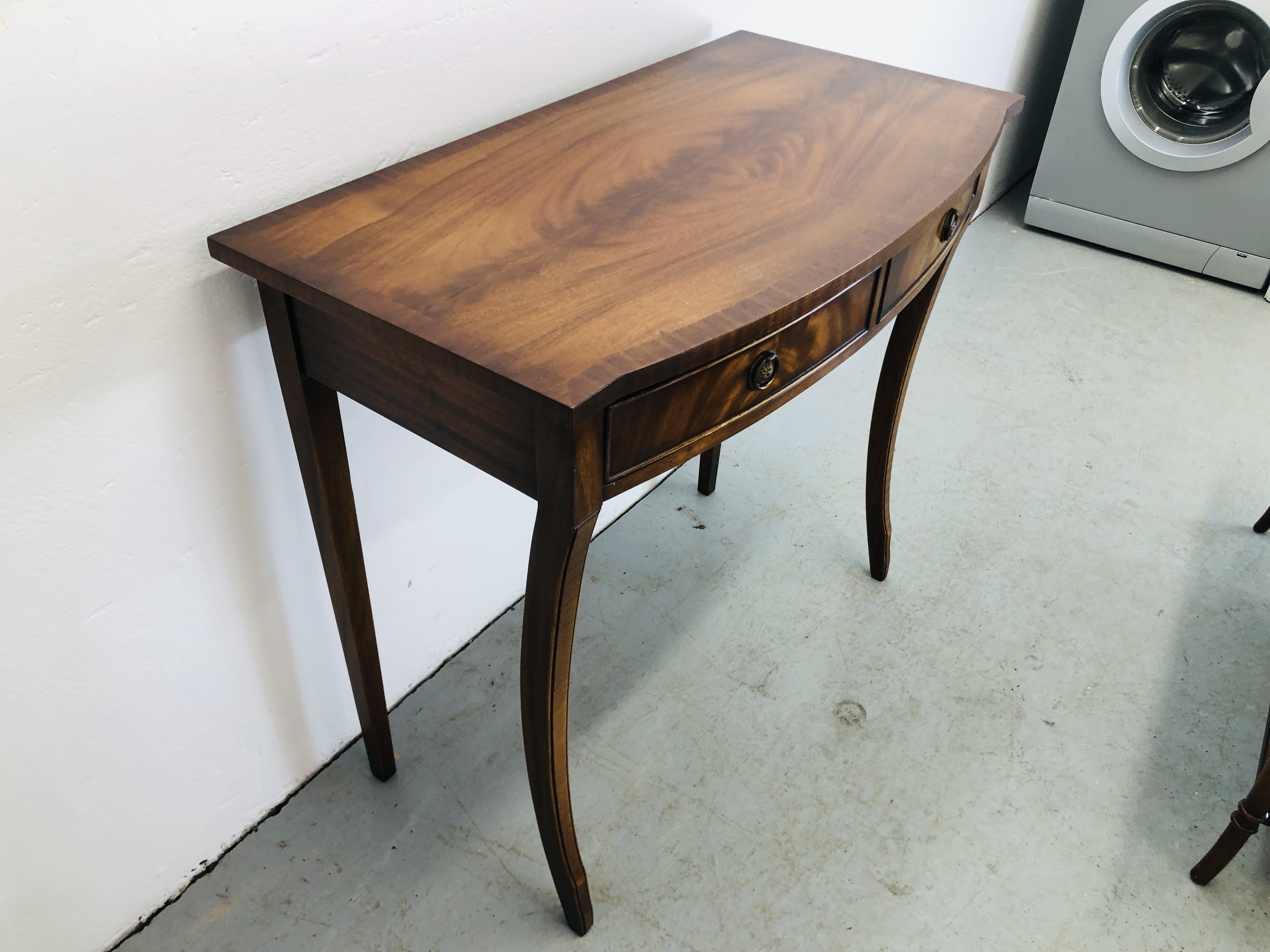 REPRODUCTION MAHOGANY FINISH COFFEE TABLE, BRADLEY MAKERS LABEL H 48CM, W 55CM, - Image 12 of 13