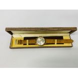 A GENTS ORIENT OLYMPIA CALENDAR WRIST WATCH IN PRESENTATION BOX