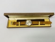 A GENTS ORIENT OLYMPIA CALENDAR WRIST WATCH IN PRESENTATION BOX