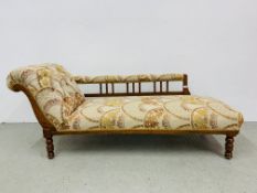 AN EDWARDIAN CHAISE LONGUE LENGTH 170CM.