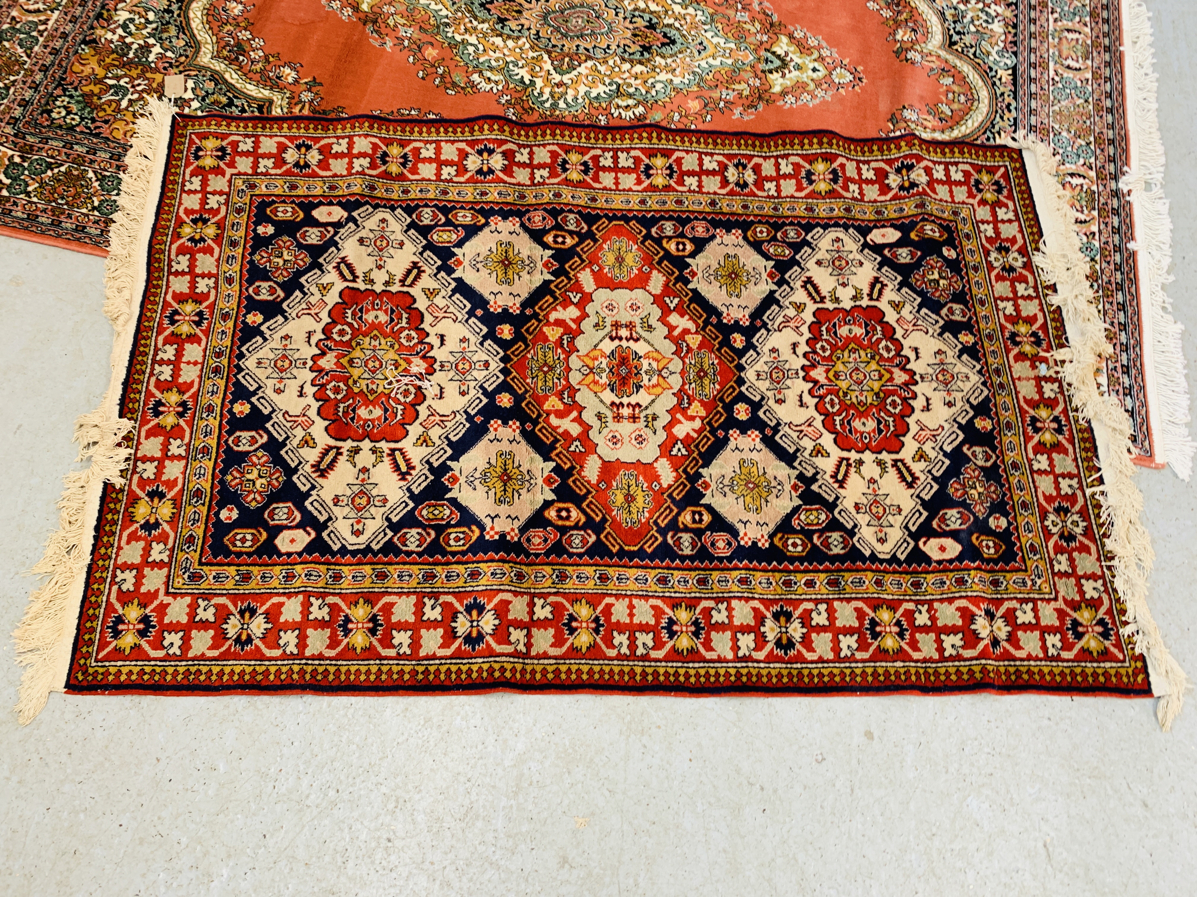 2 VARIOUS ORIENTAL AND EASTERN RUGS INCLUDING RED BACKGROUND 150CM. X 230CM. - Bild 2 aus 10