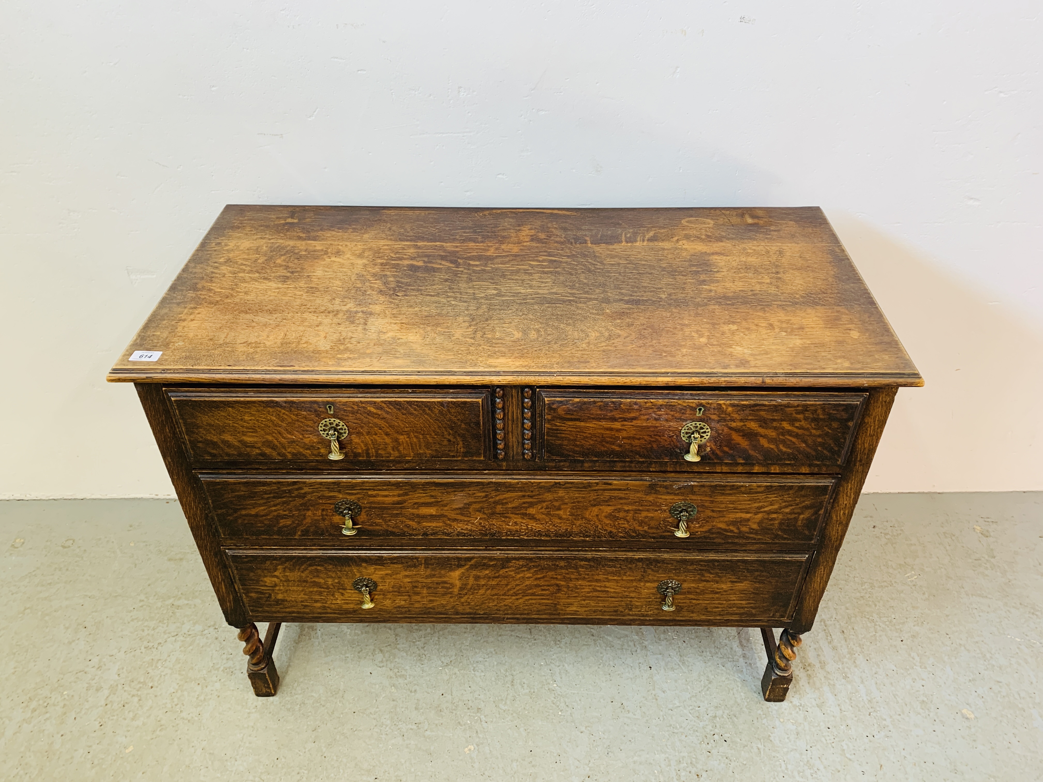 AN OAK 2 OVER 4 DRAWER CHEST ON BARLEY TWIST LEG SUPPORT 107CM. X 49CM. X 81CM. - Image 2 of 7