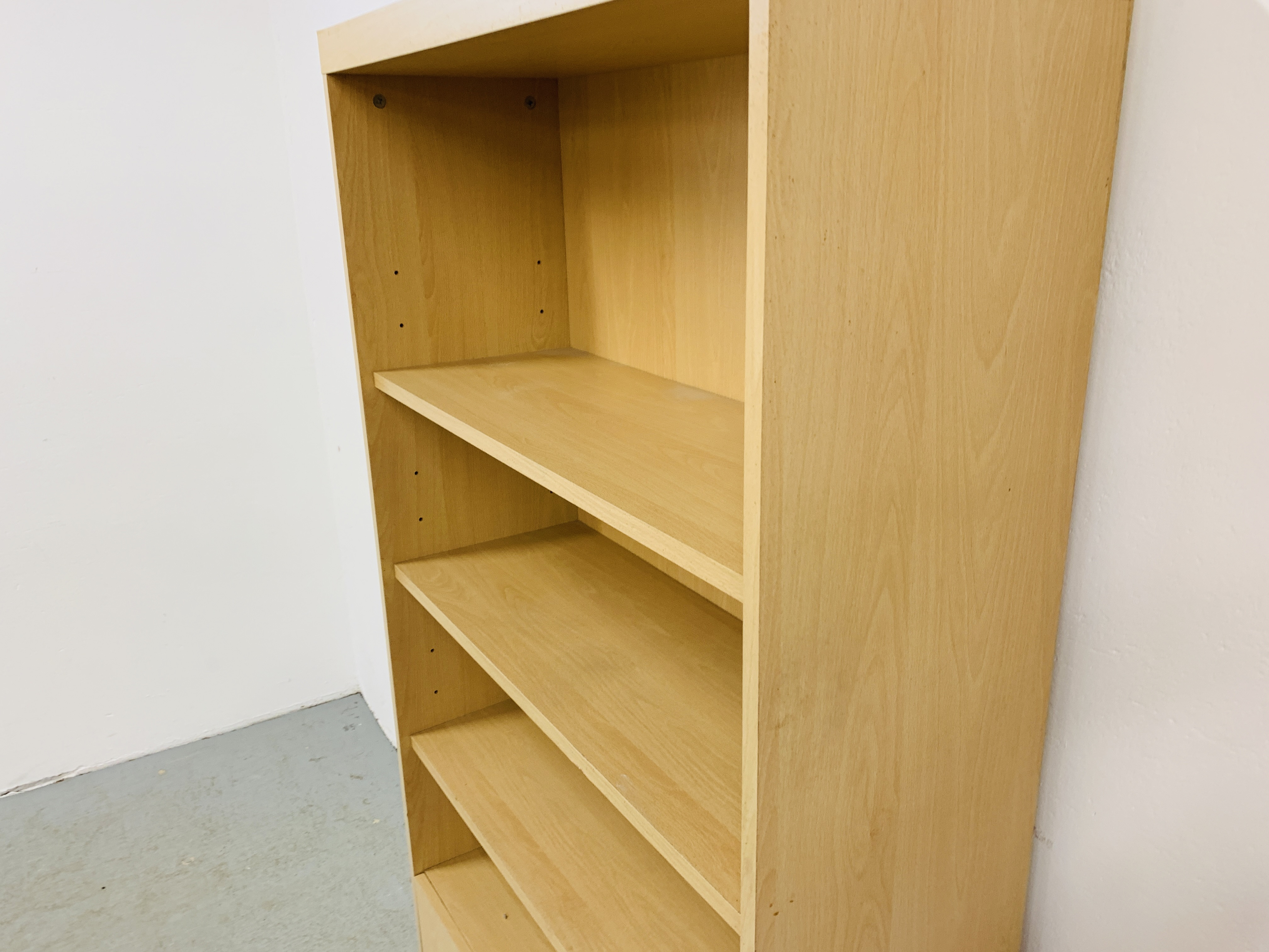 A MODERN BEECHWOOD EFFECT FINISH FULL HEIGHT BOOKSHELF WITH CABINET BASE W 79CM, D 30CM, H 181CM. - Image 3 of 8