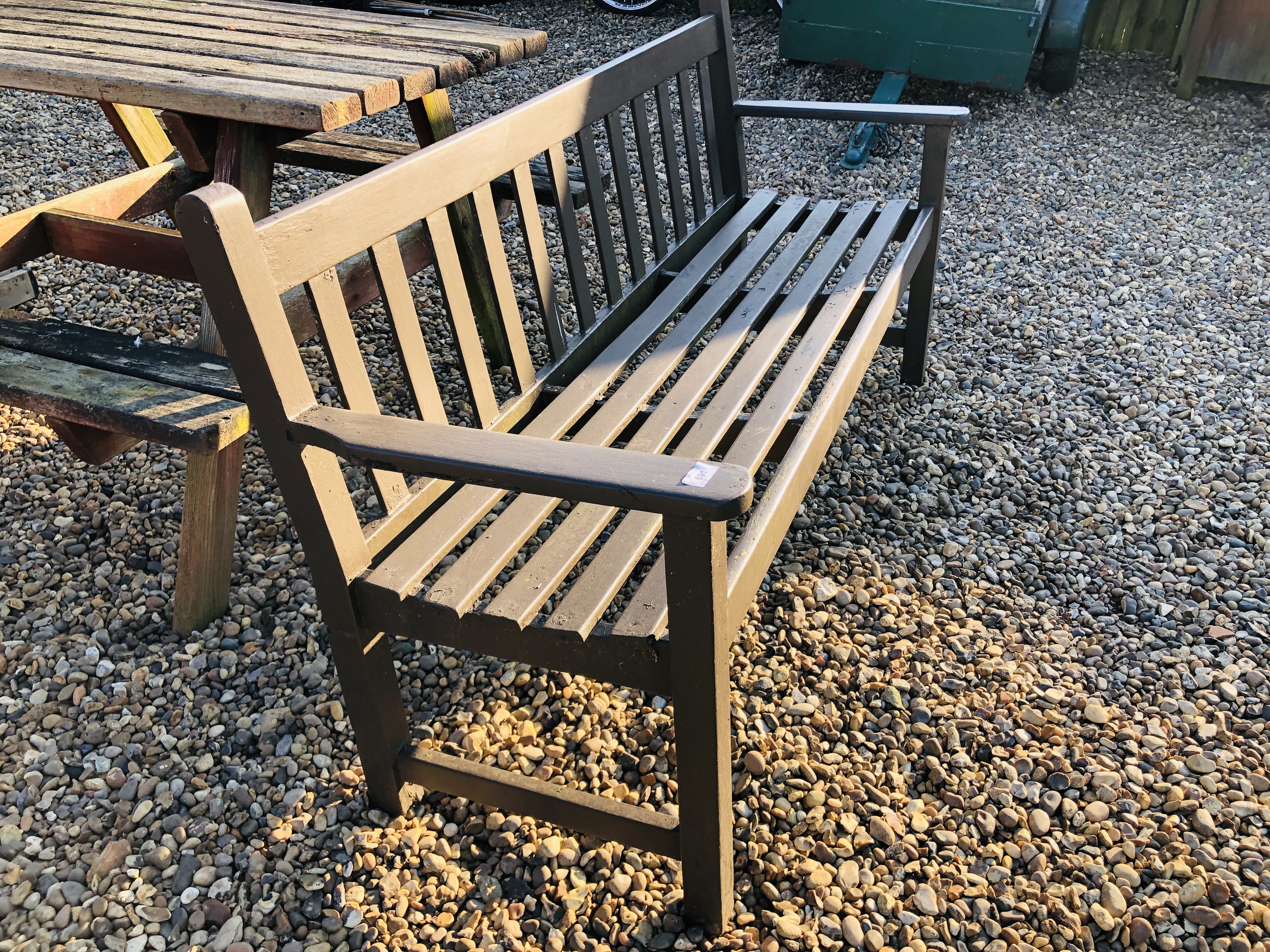 A HARDWOOD GARDEN BENCH - Image 3 of 3