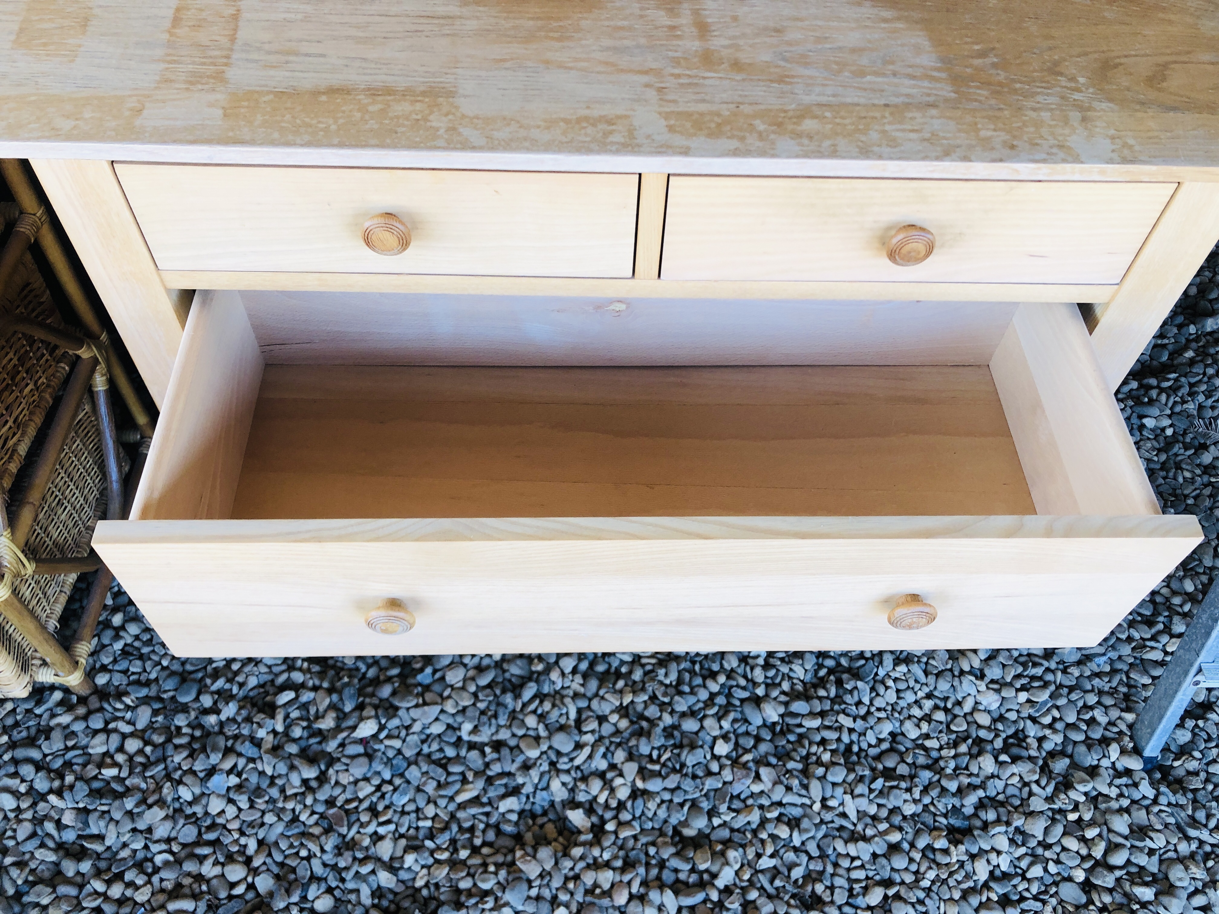 A MODERN TWO OVER THREE DRAWER BEECHWOOD CHEST. - Image 4 of 4