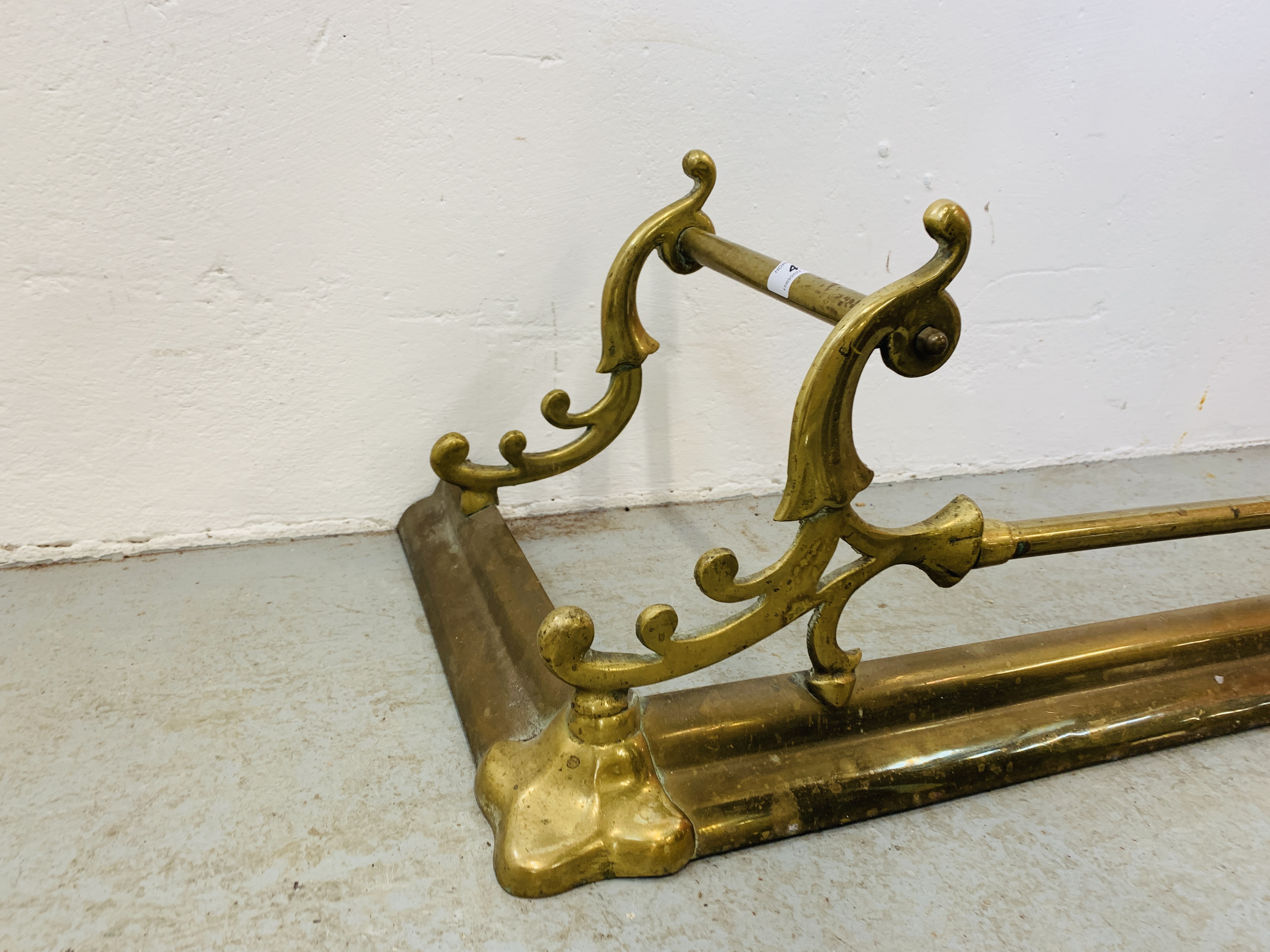 VINTAGE DECORATIVE BRASS FENDER - Image 7 of 7