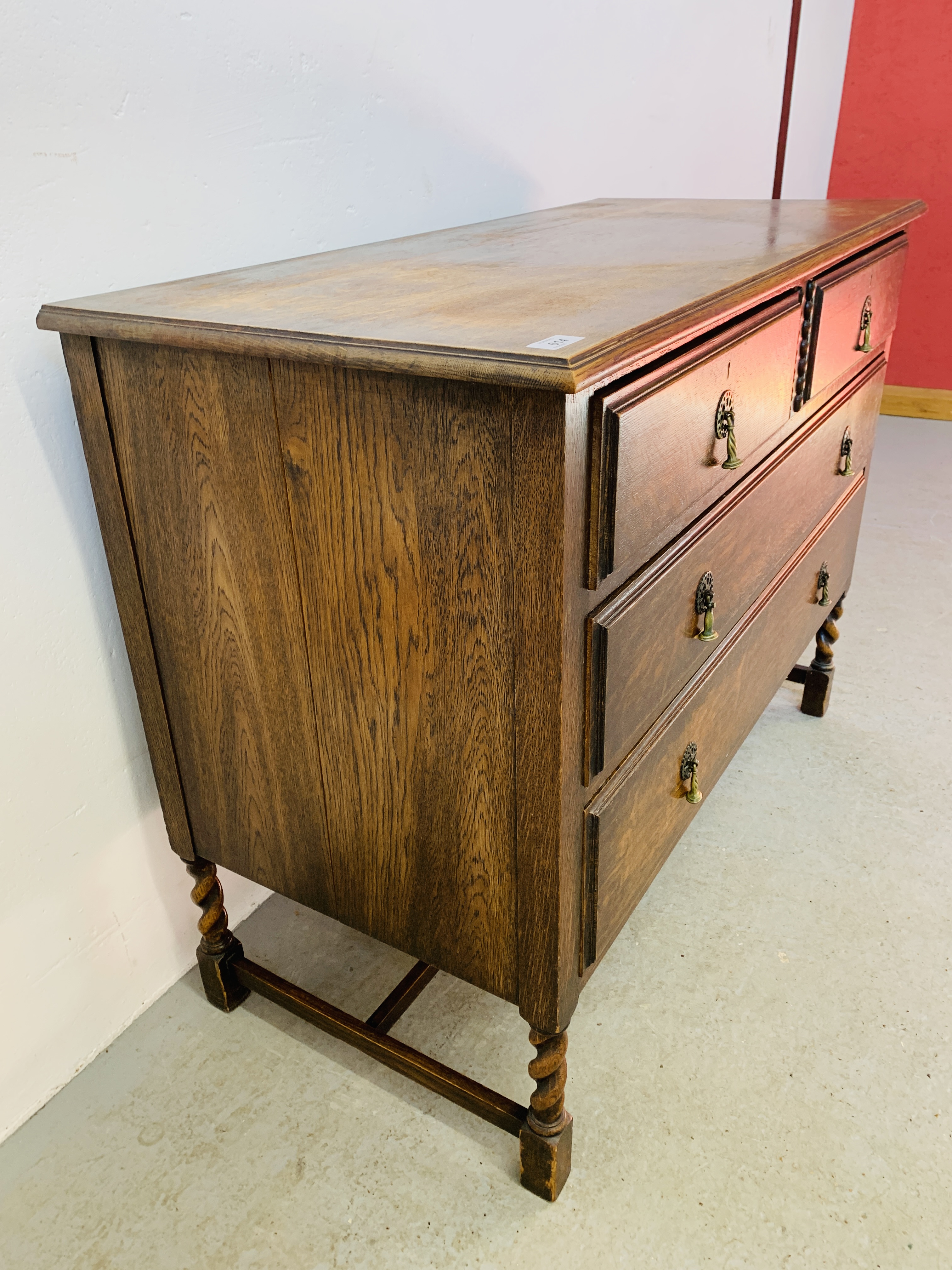 AN OAK 2 OVER 4 DRAWER CHEST ON BARLEY TWIST LEG SUPPORT 107CM. X 49CM. X 81CM. - Image 7 of 7