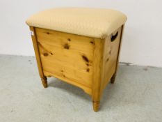 A SOLID PINE DRESSING STOOL WITH HINGED TOP W 44CM, D 33CM, H 47CM.